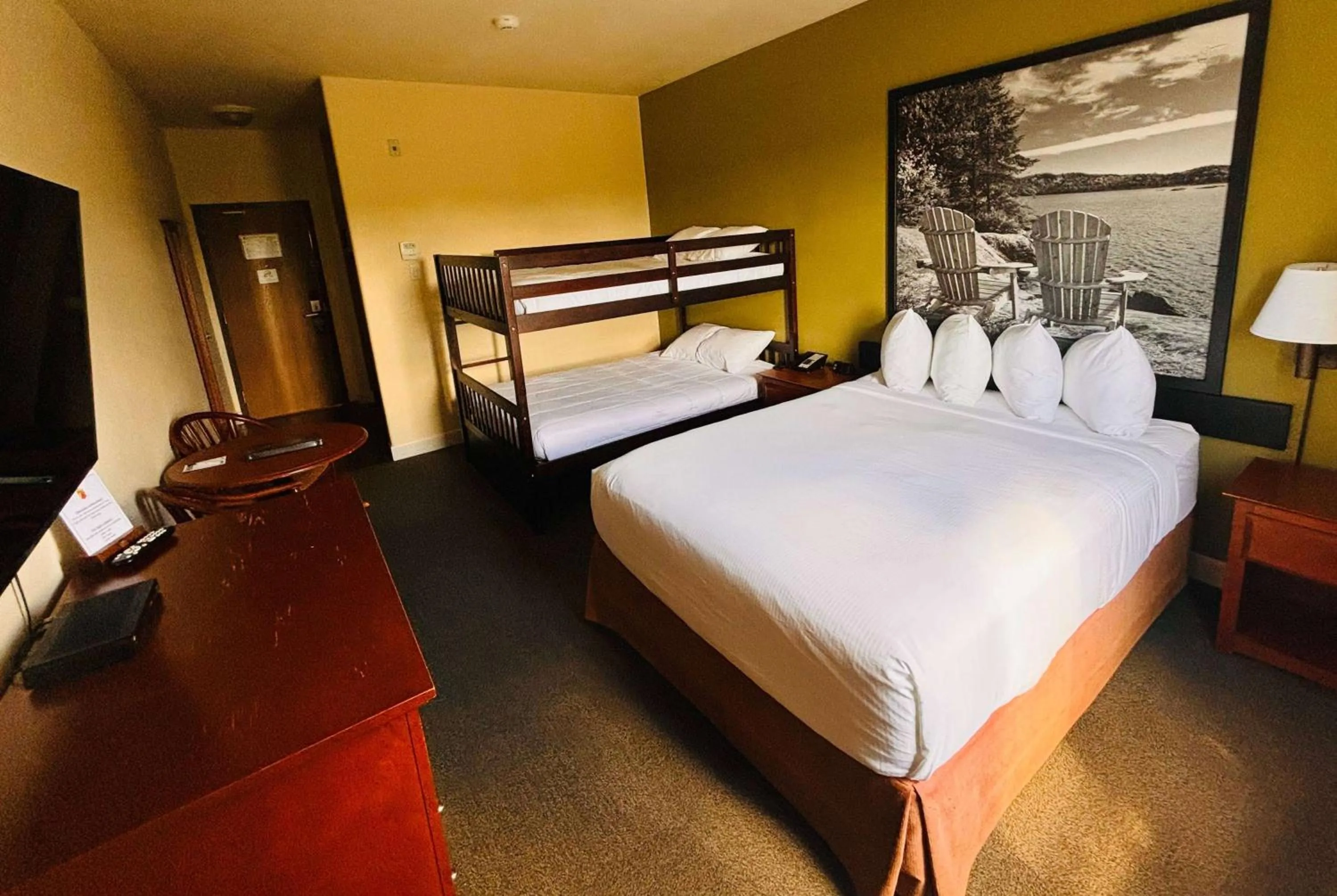 Photo of the whole room, Bed in Super 8 by Wyndham Amherst NS