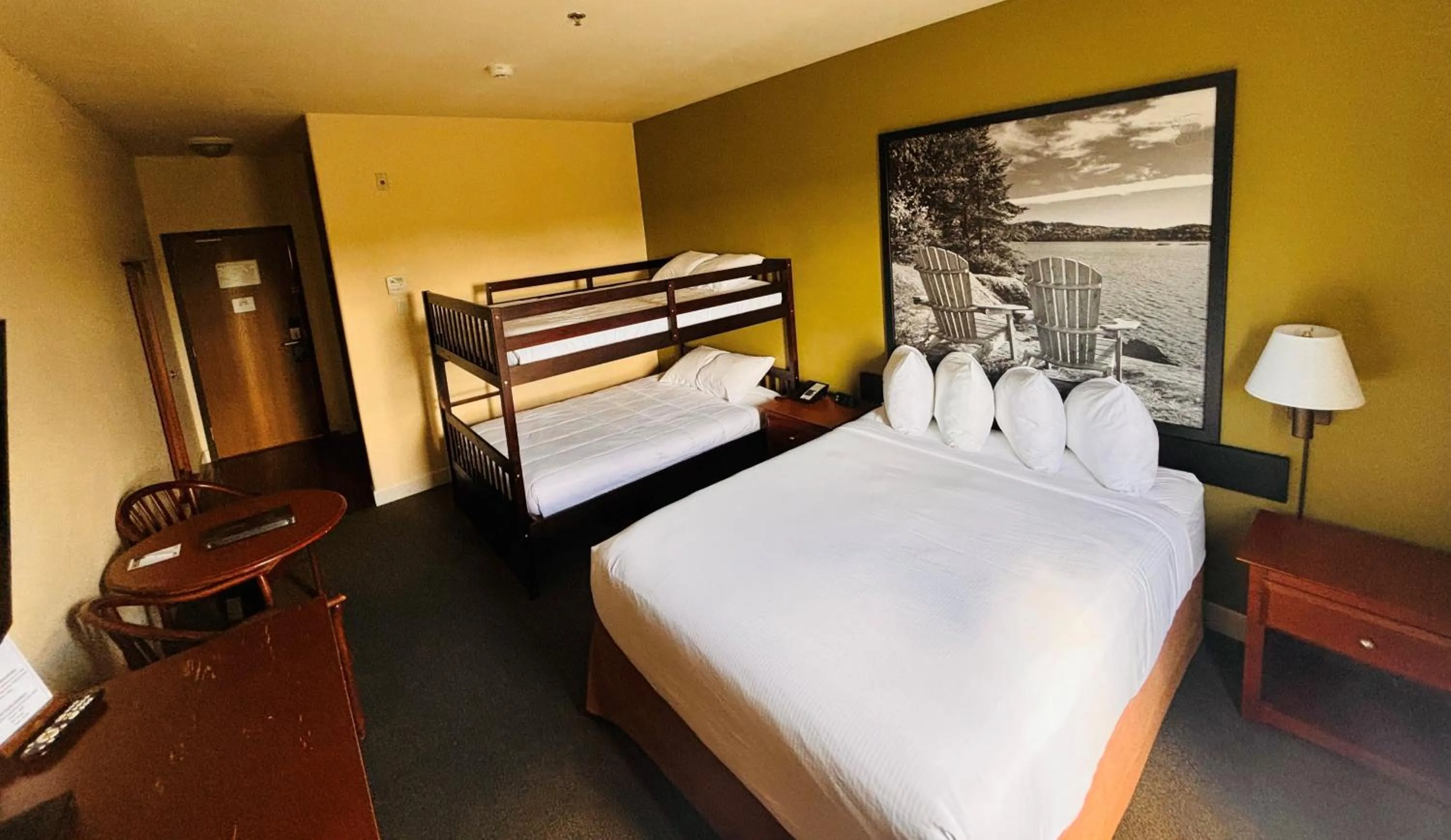 Photo of the whole room, Bed in Super 8 by Wyndham Amherst NS