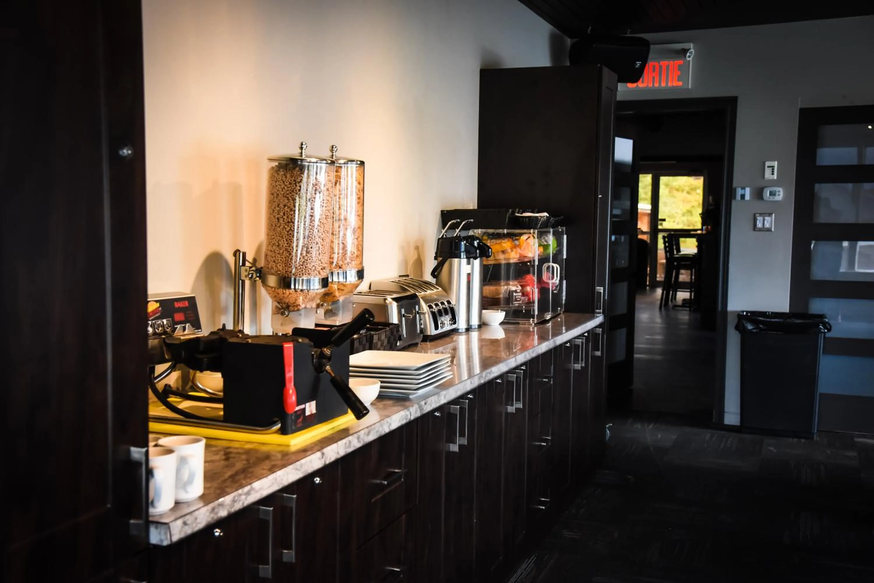 Breakfast in Hôtel Écono-One