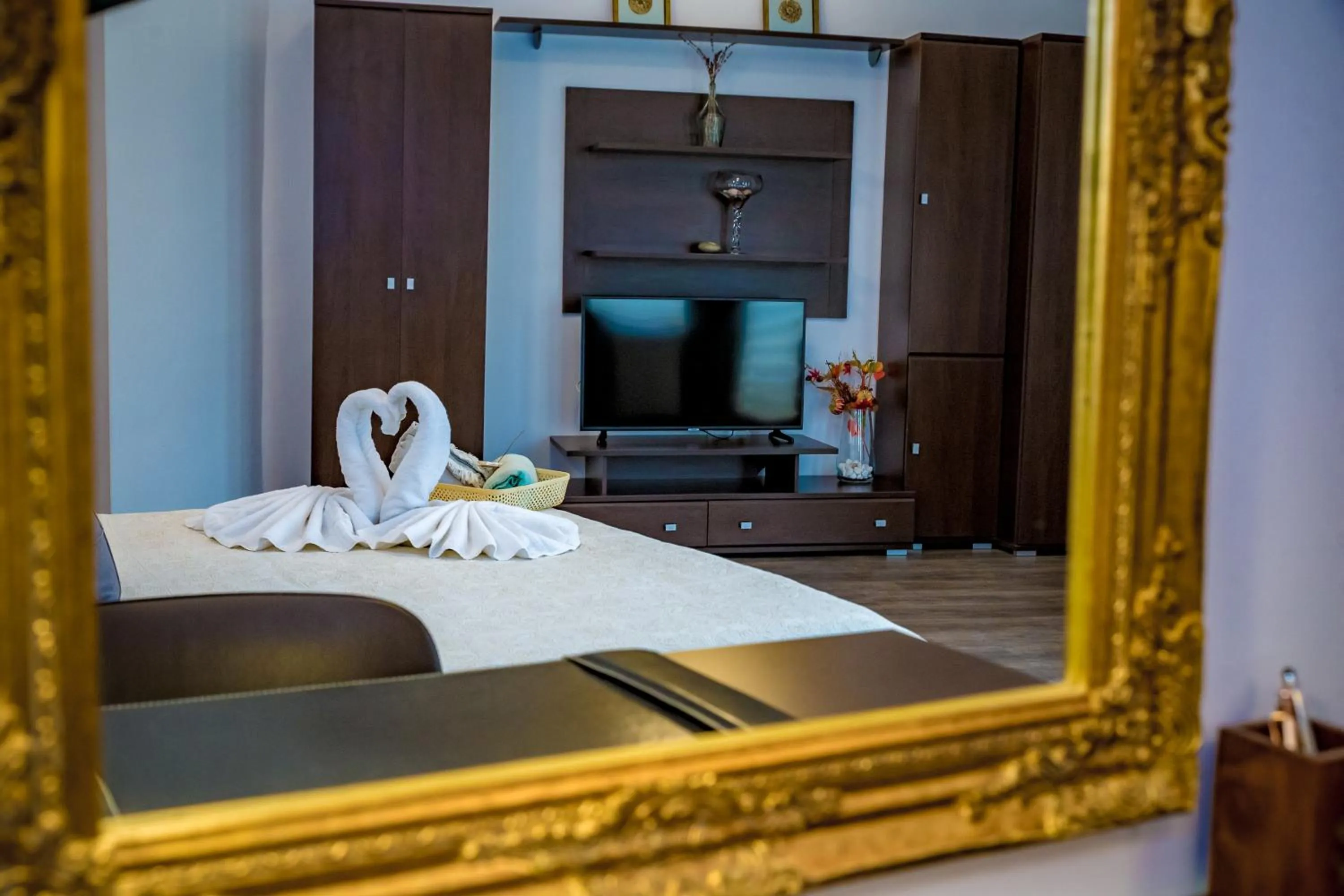 TV and multimedia in Villa Casafina Serviced Apartments