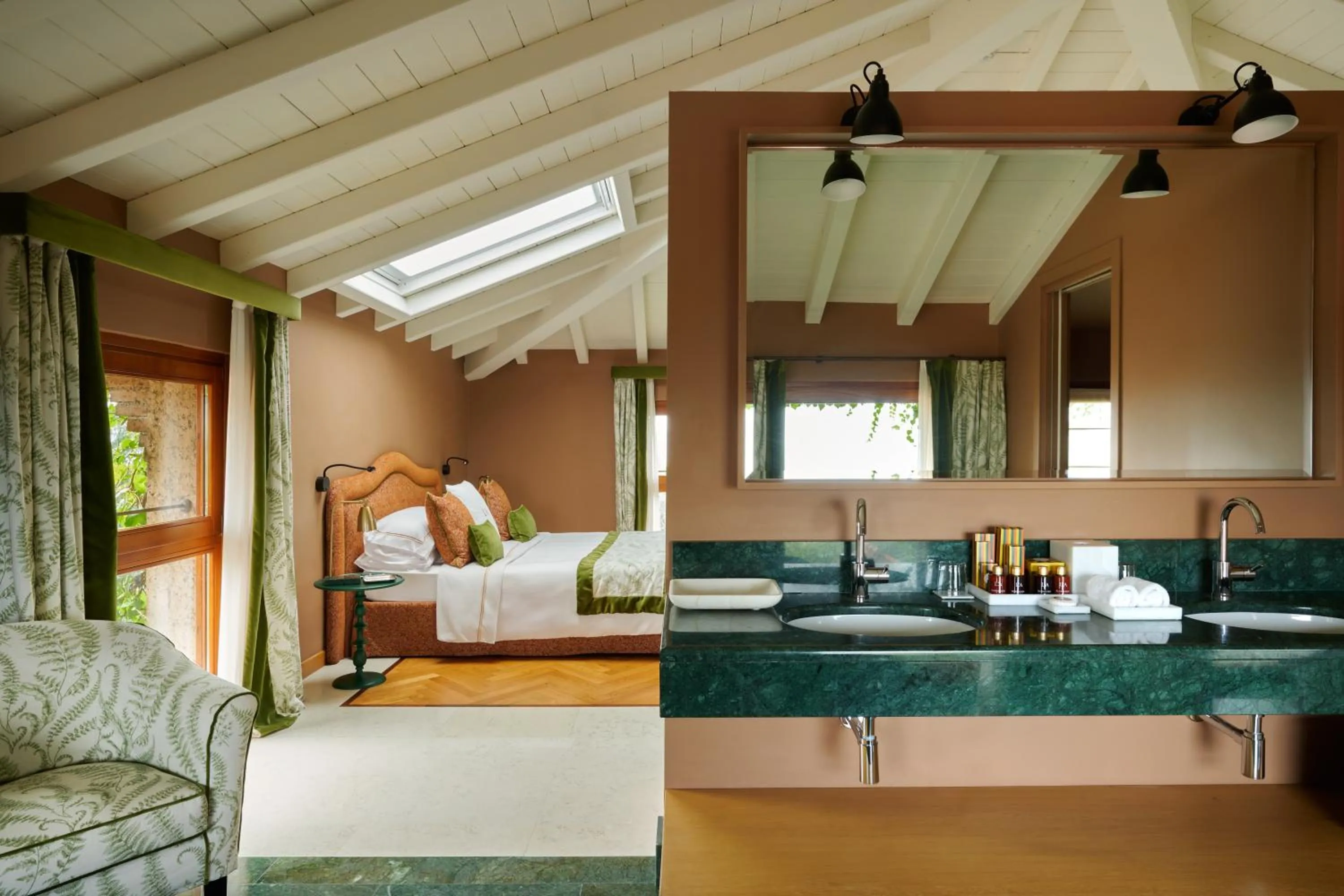 Bedroom, Bed in L'Albereta Relais & Chateaux