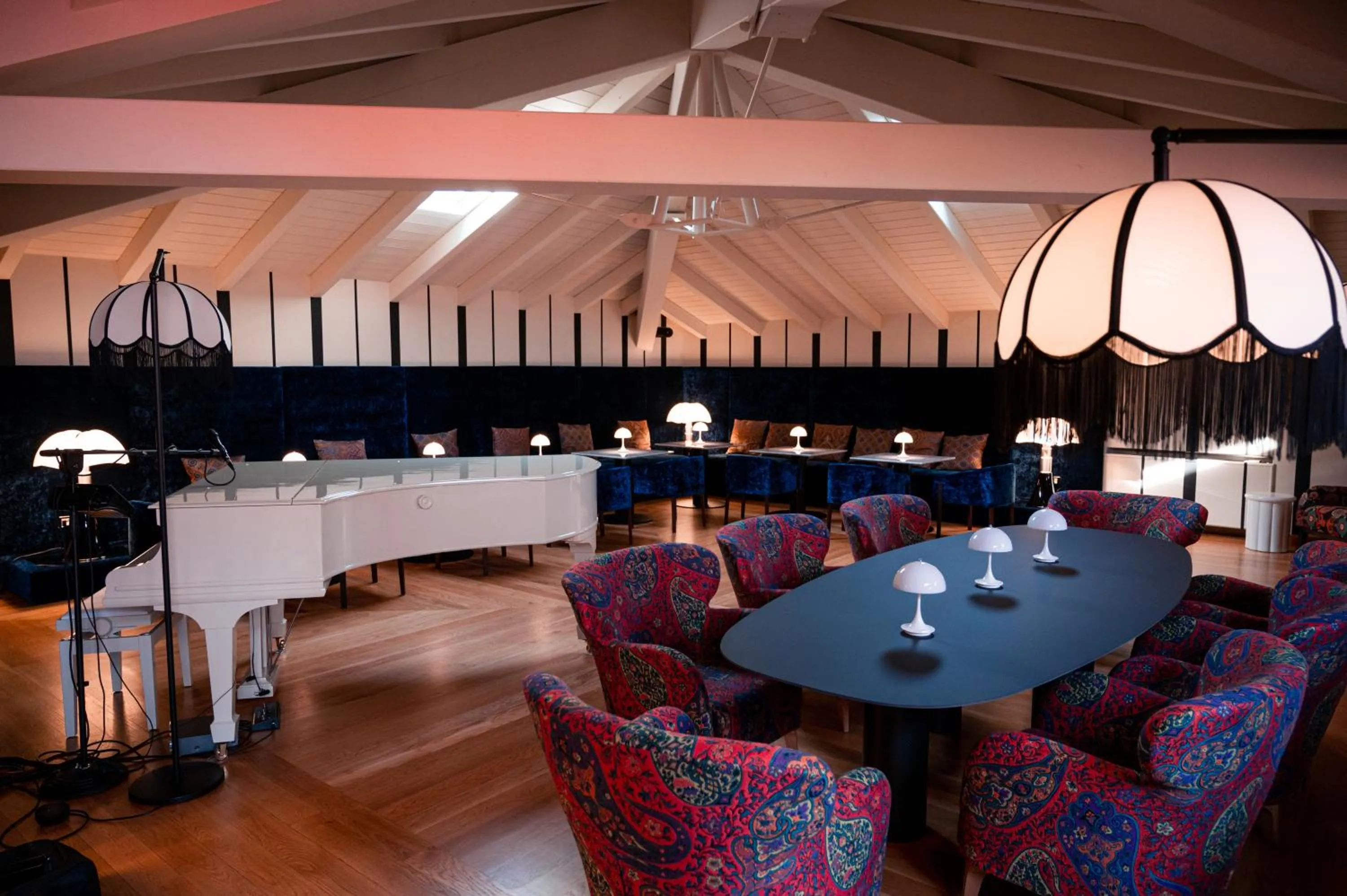 Lounge or bar in L'Albereta Relais & Chateaux