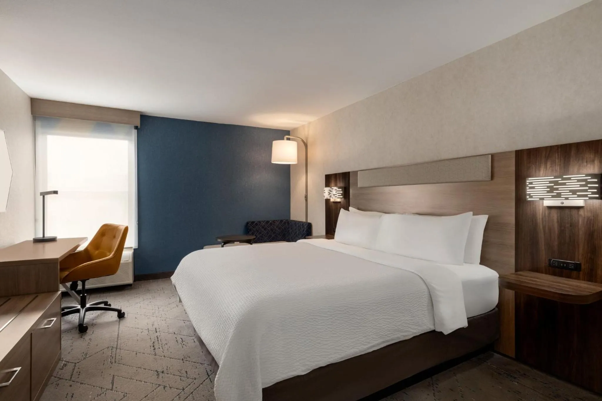 Photo of the whole room, Bed in Holiday Inn Express Painted Post by IHG