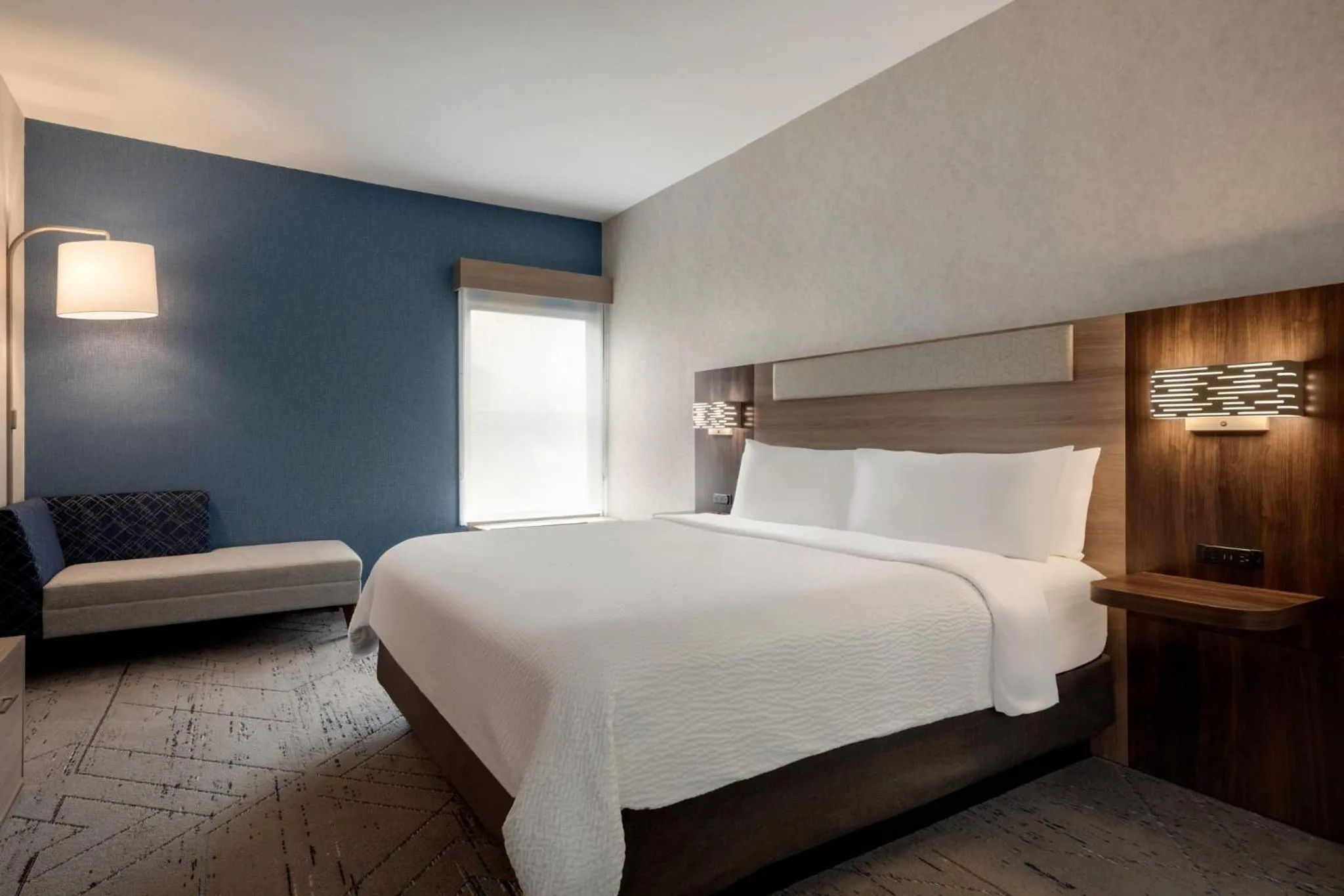 Photo of the whole room, Bed in Holiday Inn Express Painted Post by IHG