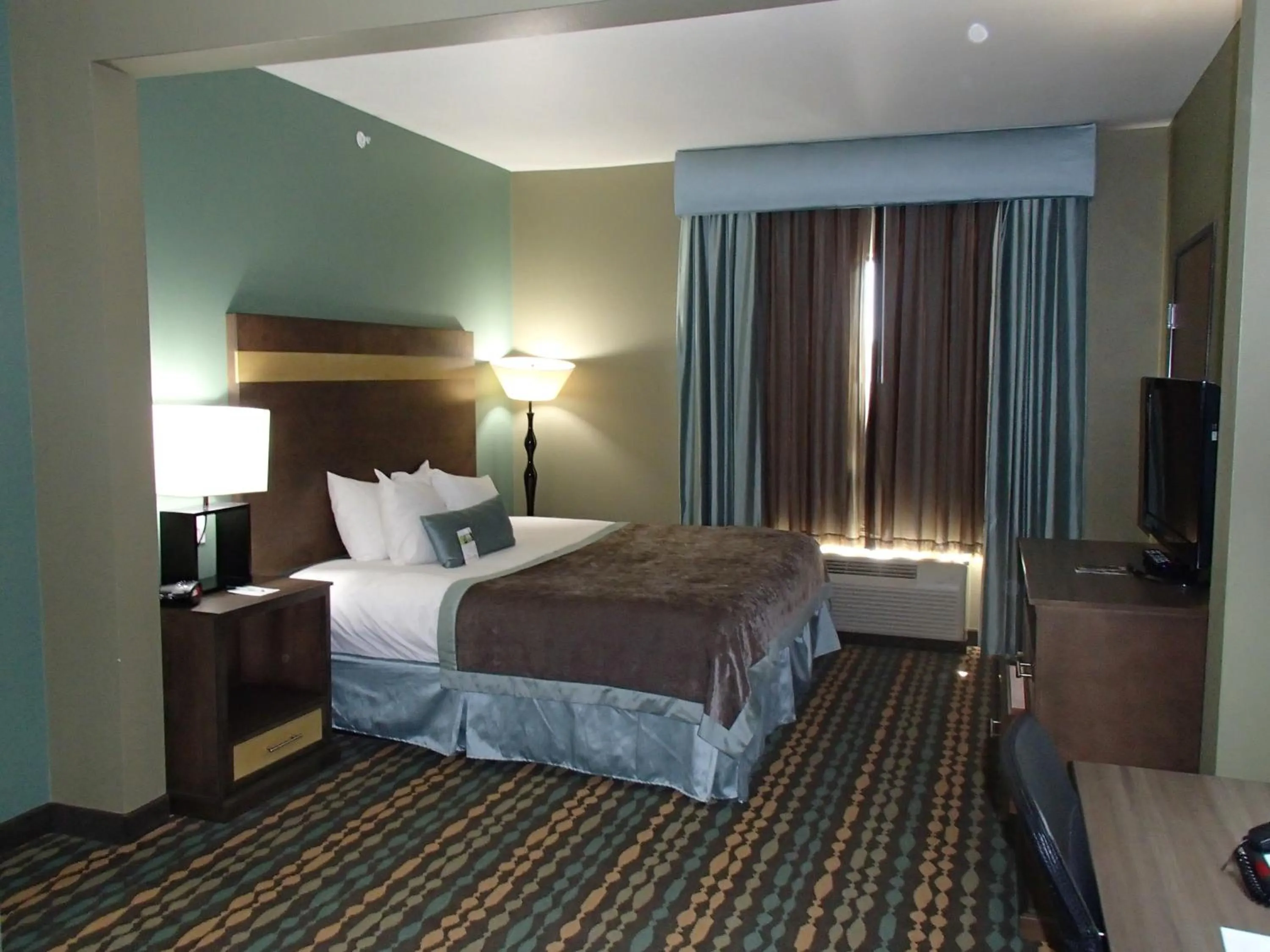 Photo of the whole room, Bed in Wingate by Wyndham Bossier City