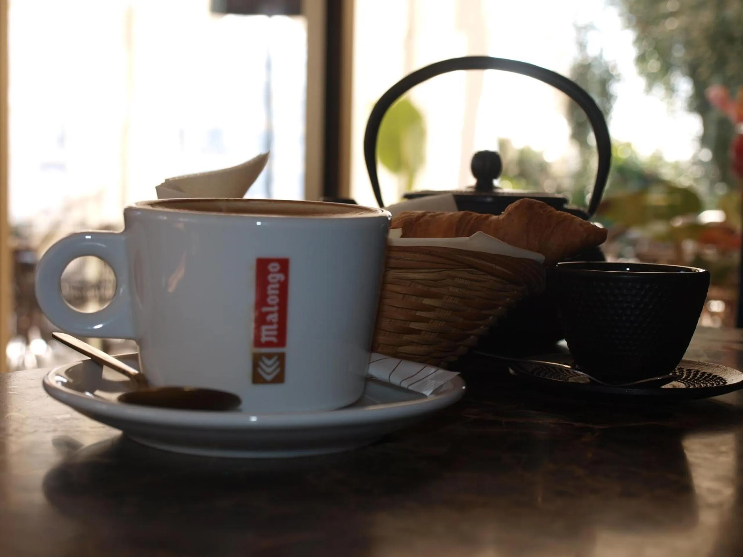 Food and drinks in Avocado Hôtel Restaurant