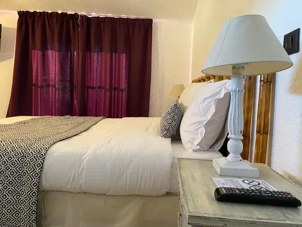 Superior Double Room in Avocado Hôtel Restaurant Superior Double Room in Avocado Hôtel Restaurant