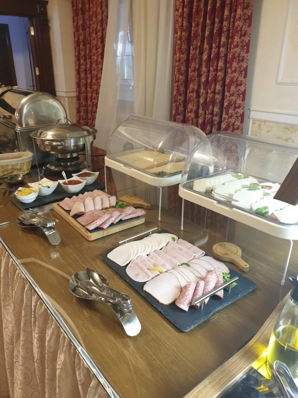 Restaurant/places to eat in Hotel Victoria