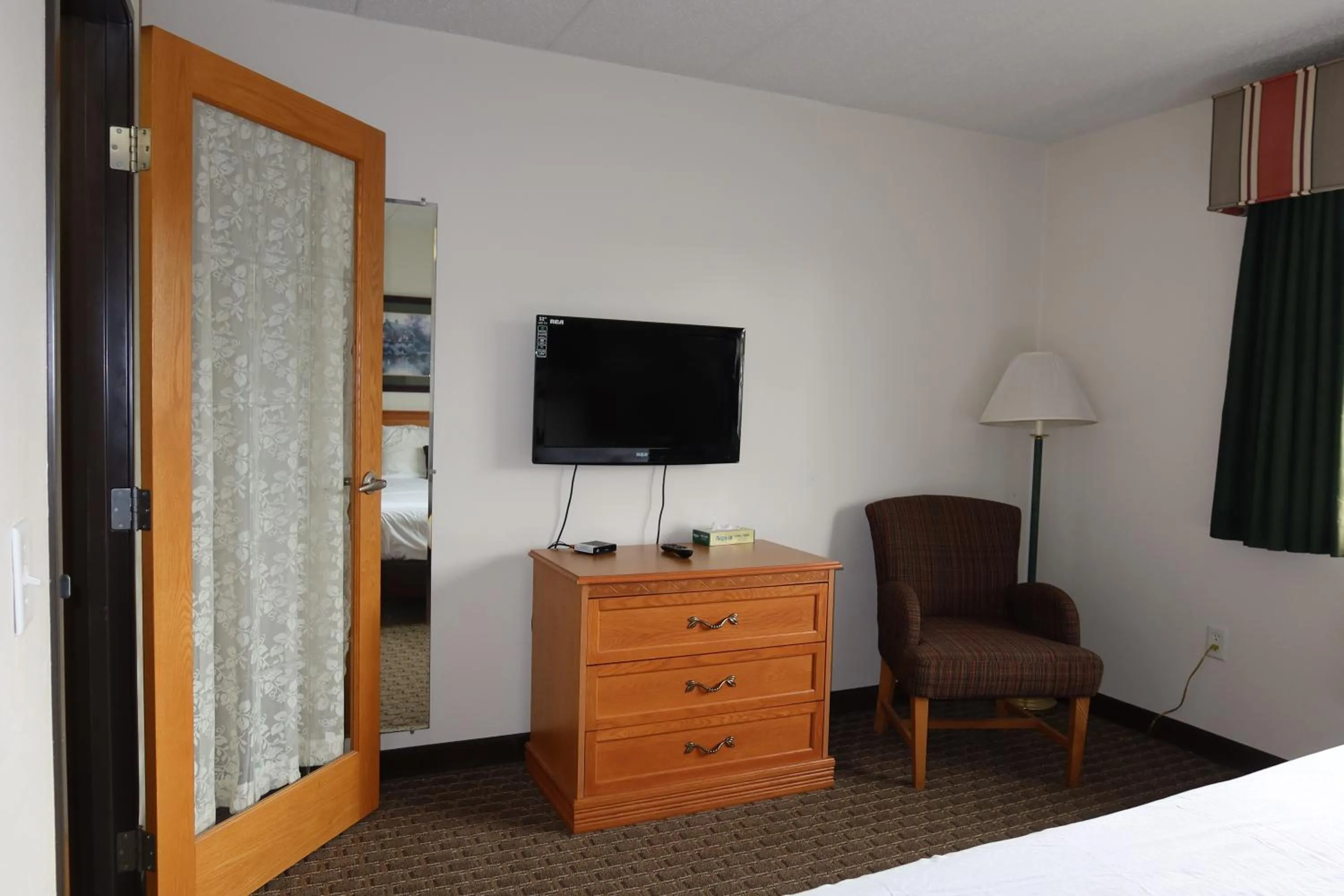 Bed in Americas Best Value Inn