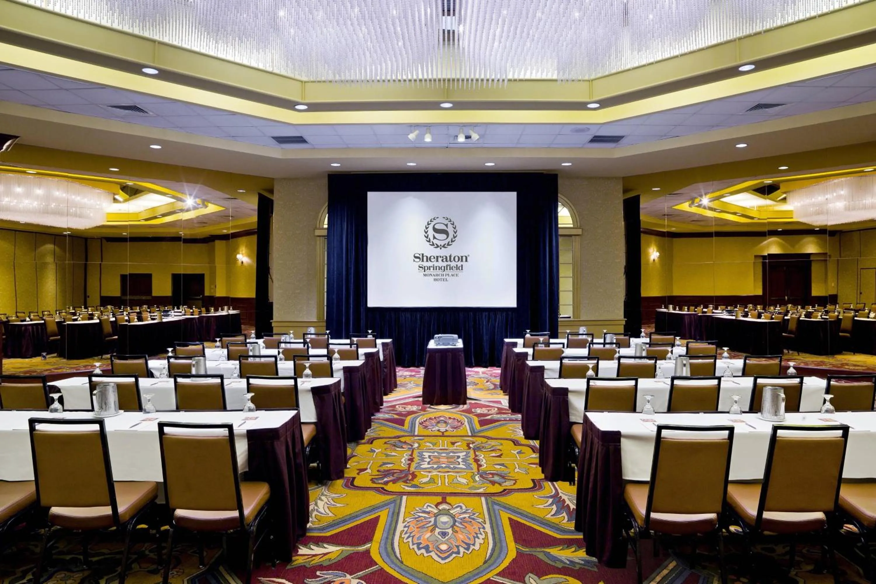 Meeting/conference room in Sheraton Springfield Monarch Place Hotel