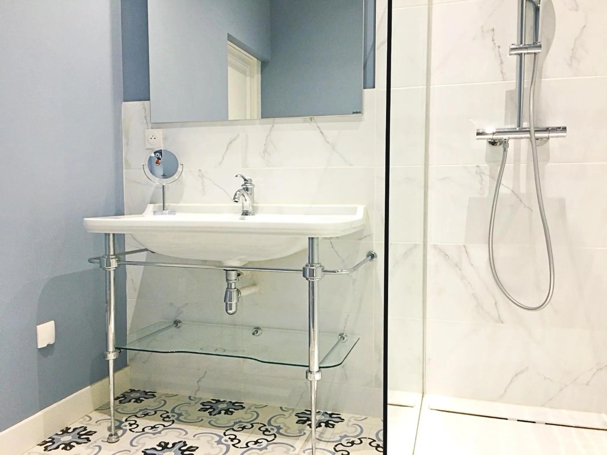 Shower in Chateau Vary