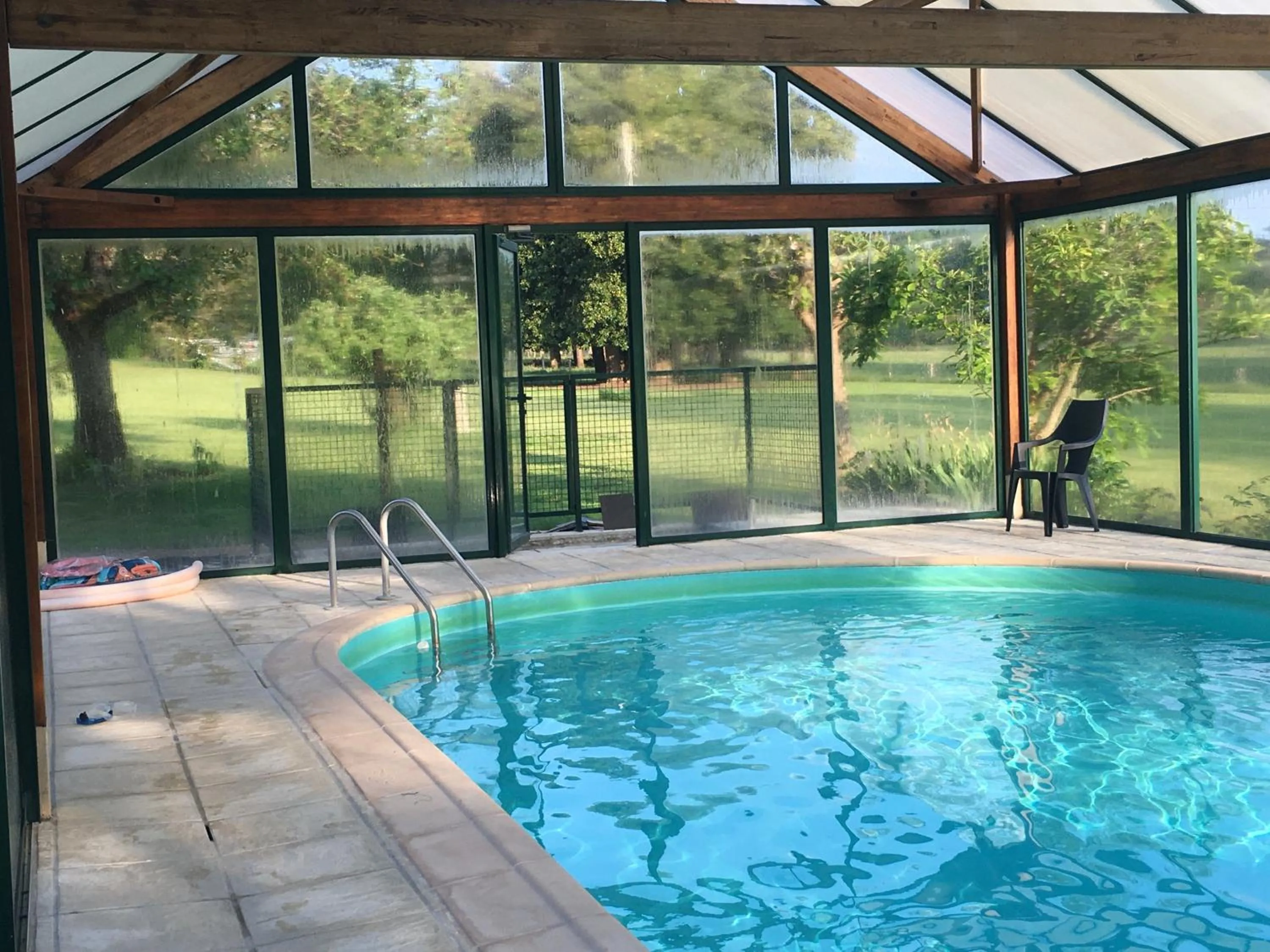 Swimming pool in Chateau Vary