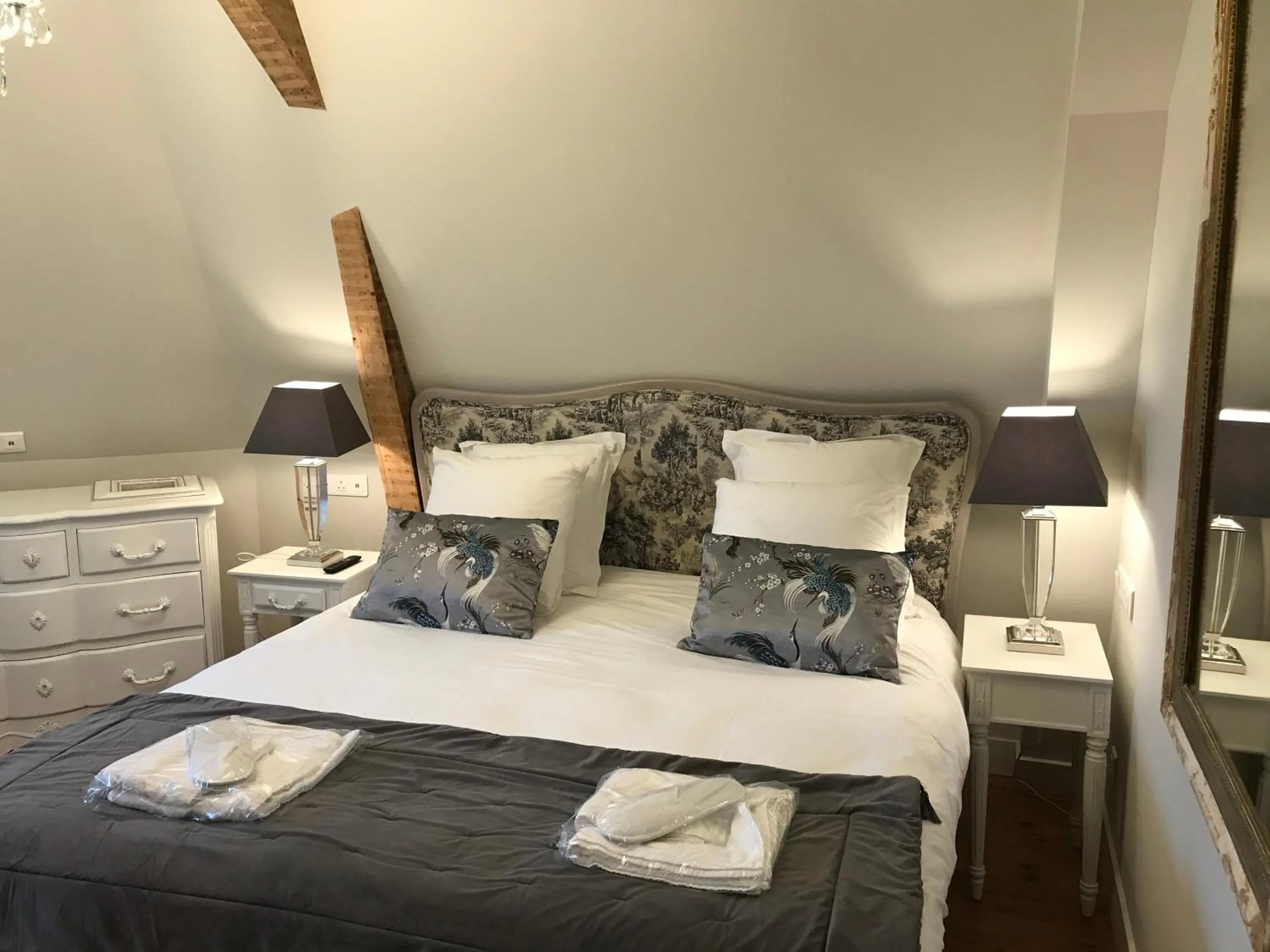 Bedroom, Bed in Chateau Vary