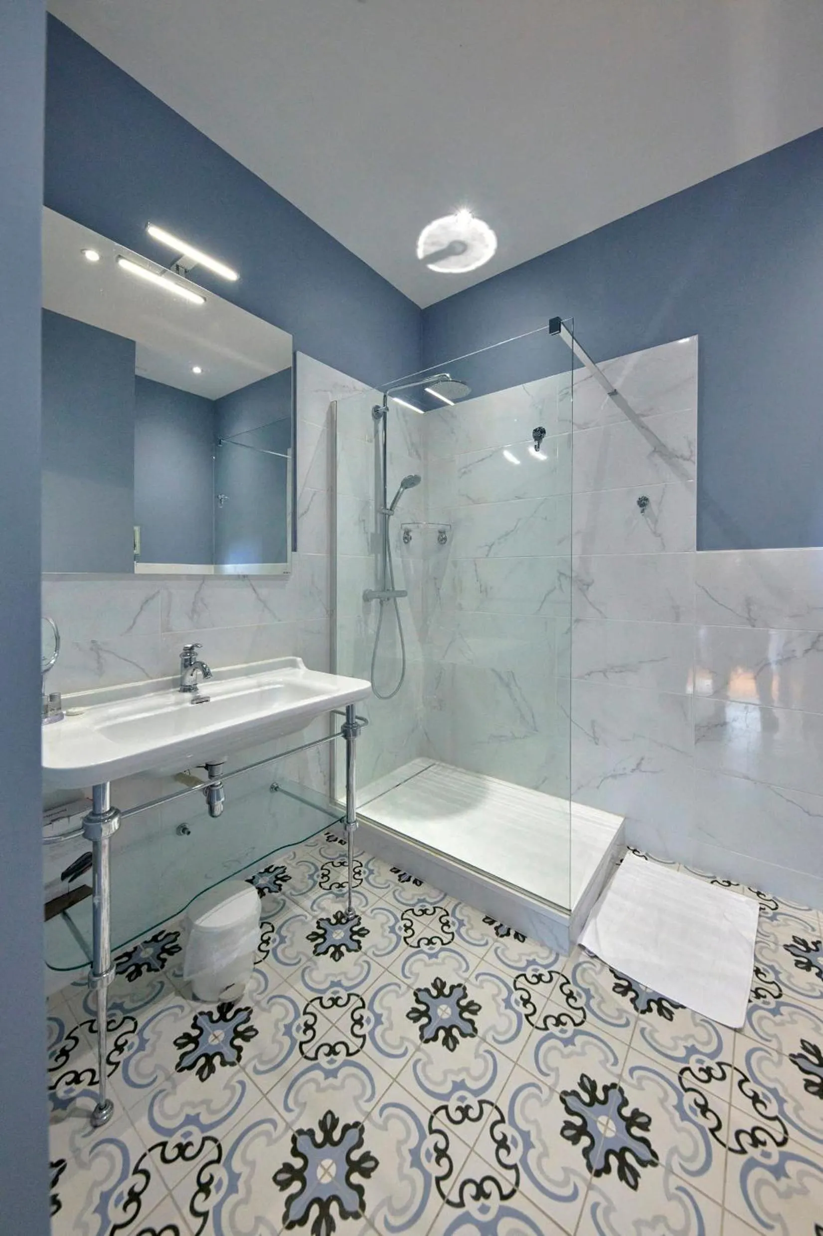 Shower in Chateau Vary