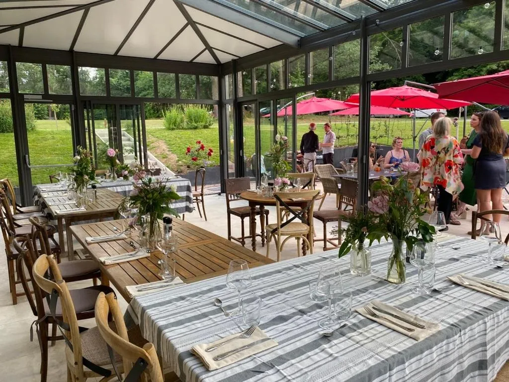 Restaurant/places to eat in Chateau Vary