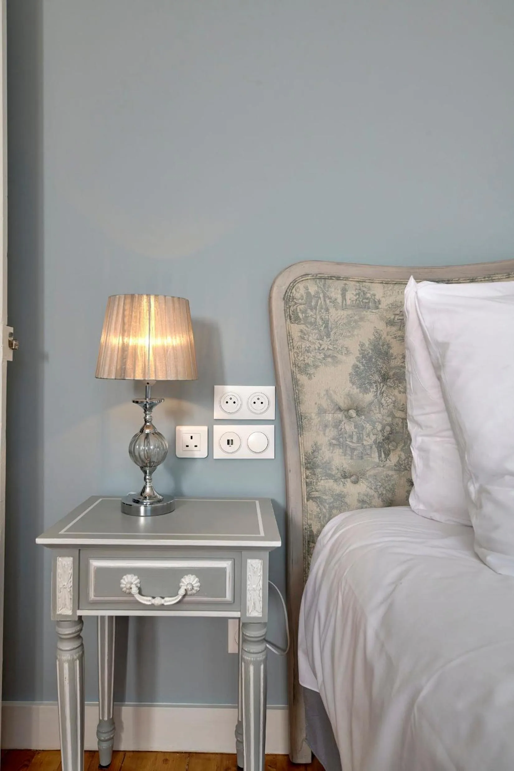 hair dresser, Bed in Chateau Vary