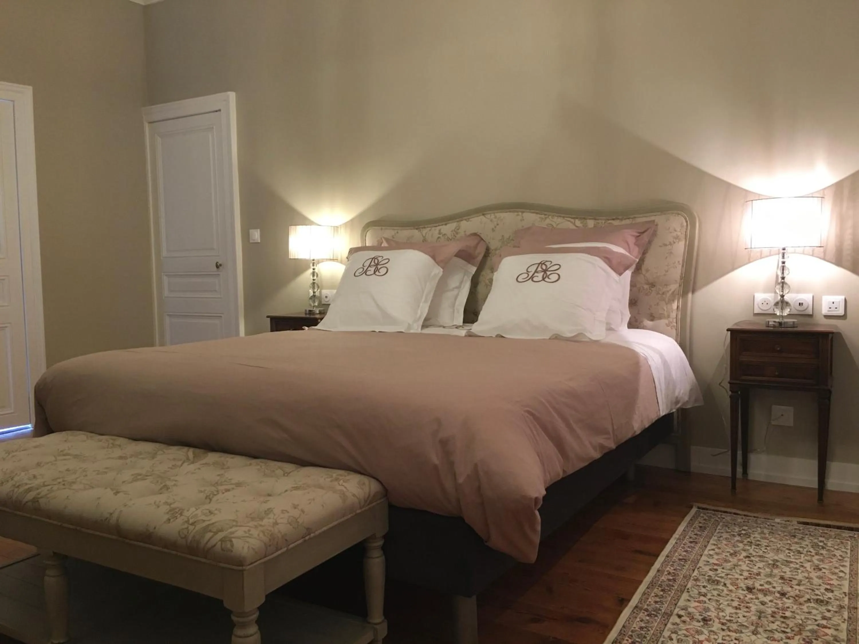 Photo of the whole room, Bed in Chateau Vary