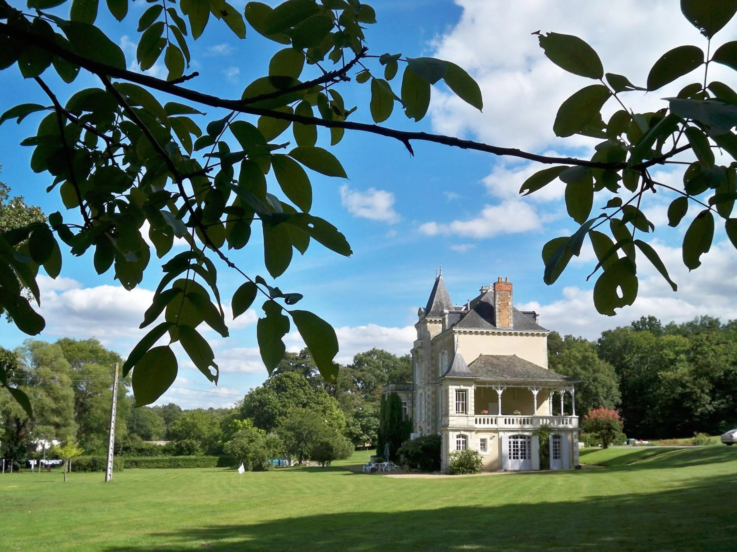 Property building in Chateau Vary