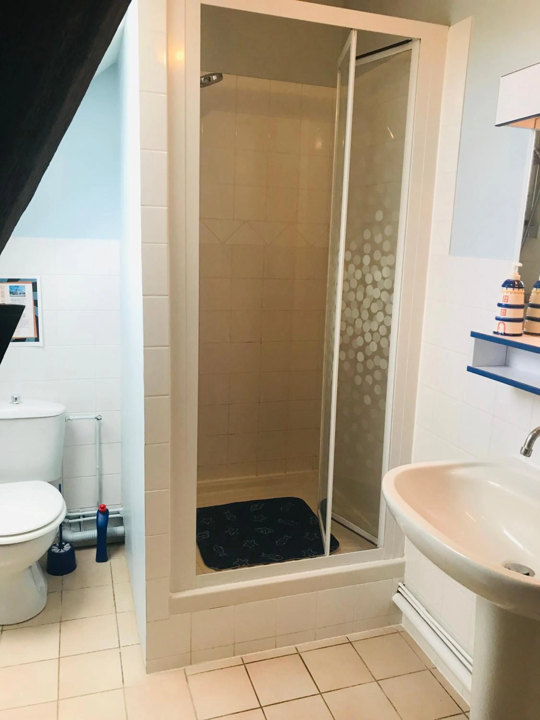 Shower in Chateau Vary