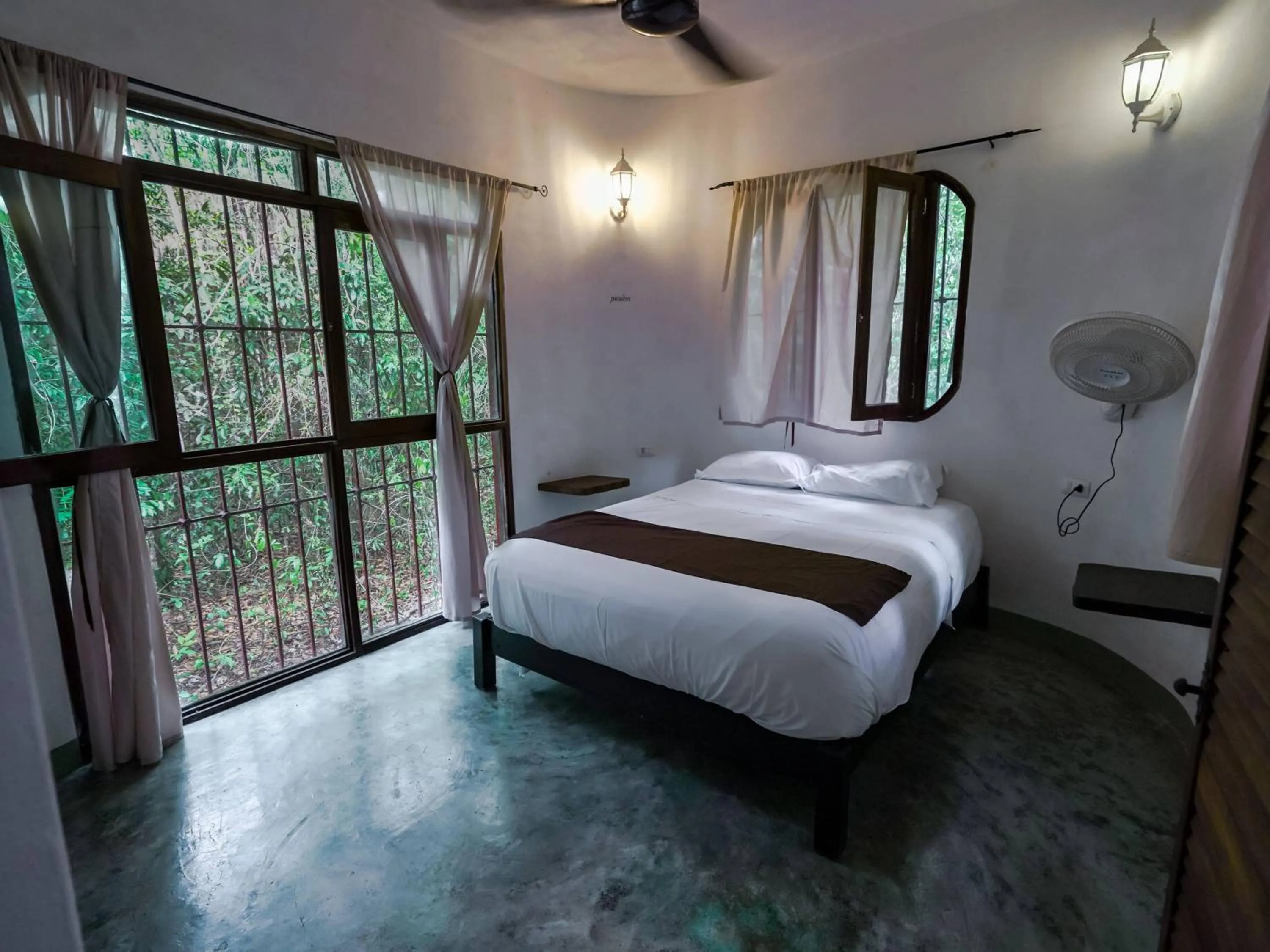 Bed in Jolie Jungle Eco Hotel