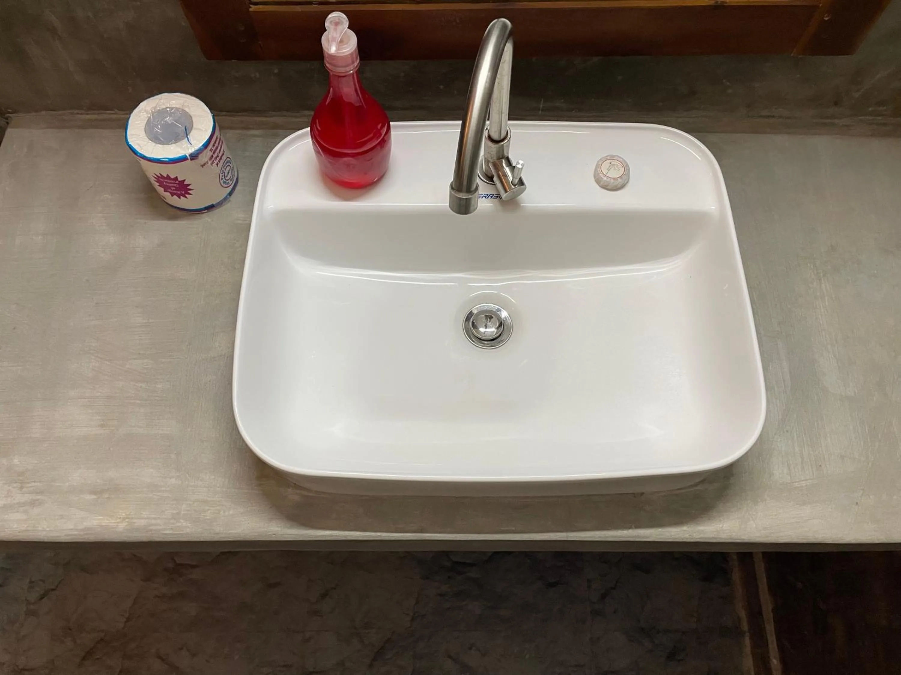 Bathroom in Surf Gangs Arugambay