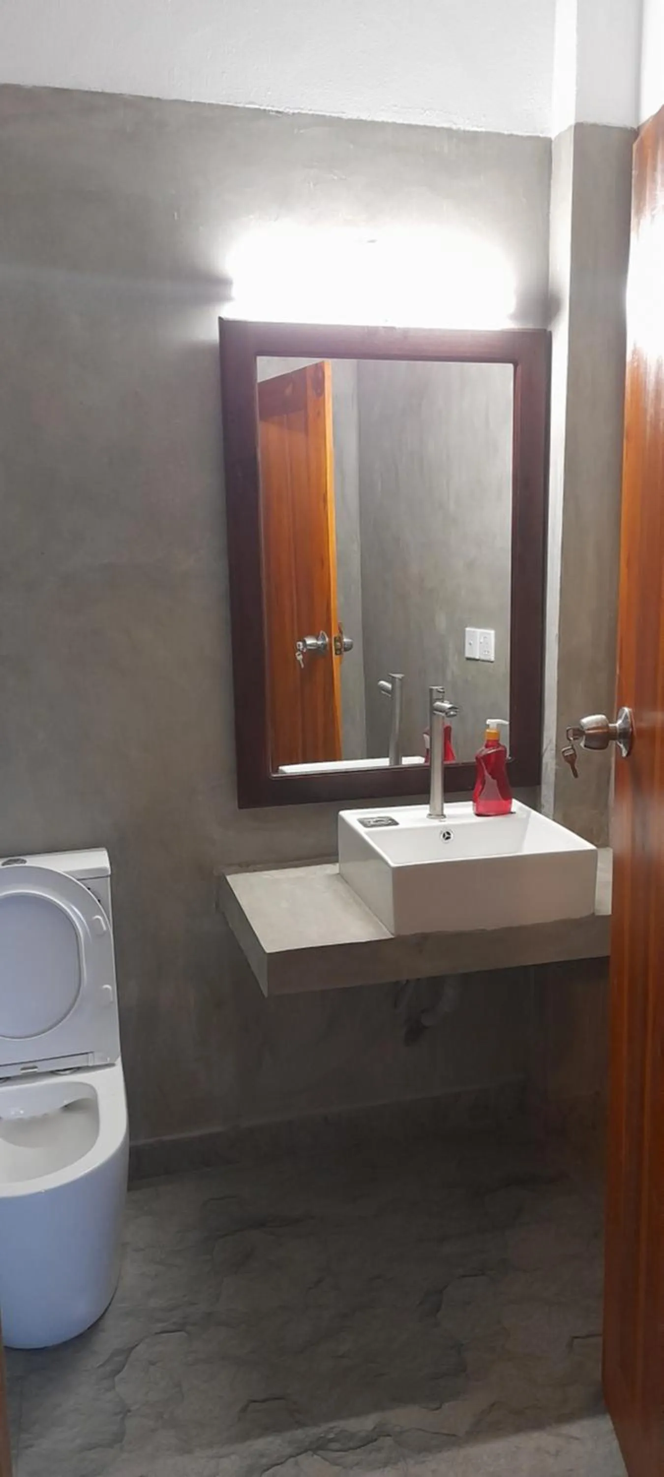 Toilet in Surf Gangs Arugambay