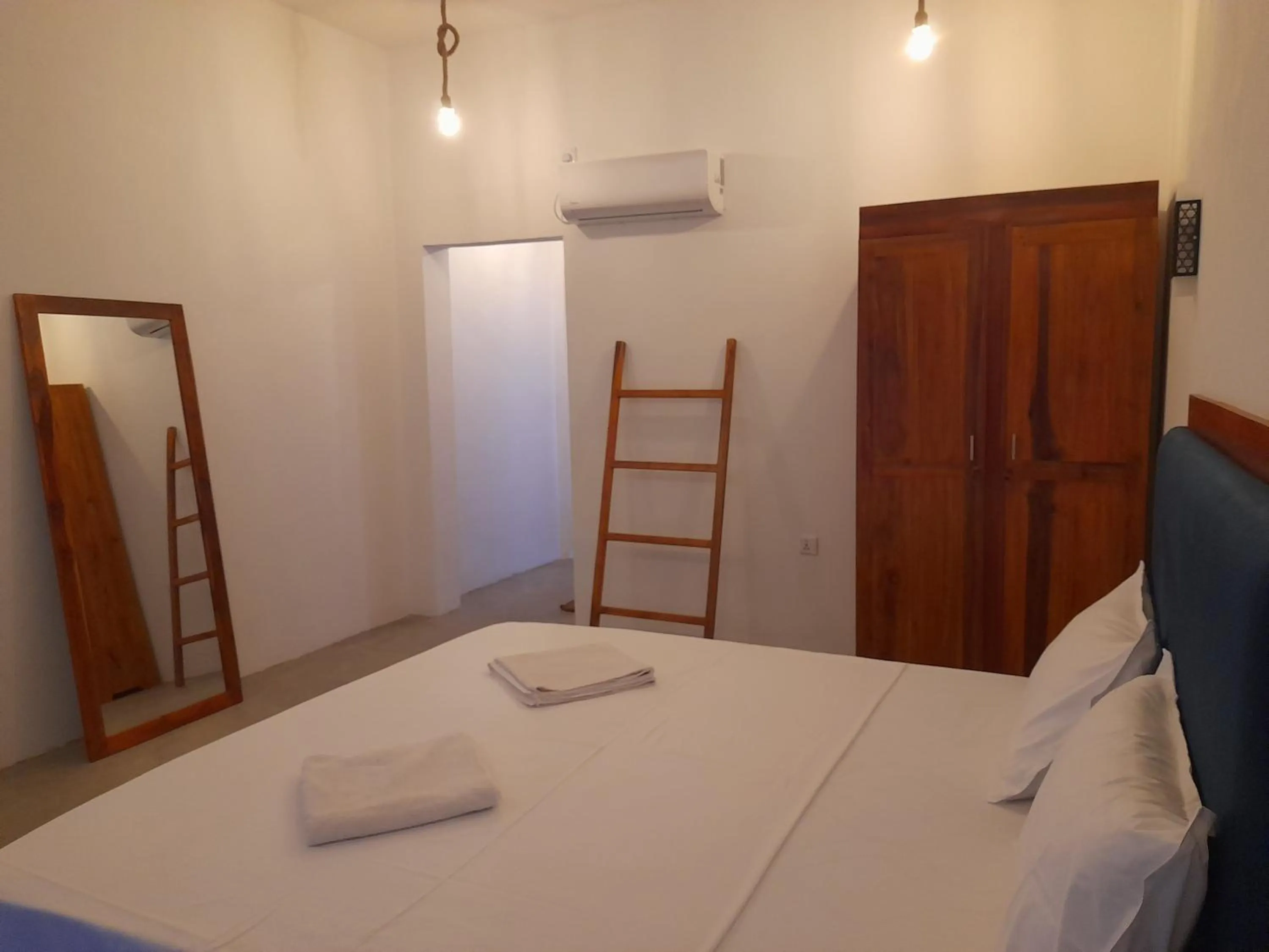 Bed in Surf Gangs Arugambay