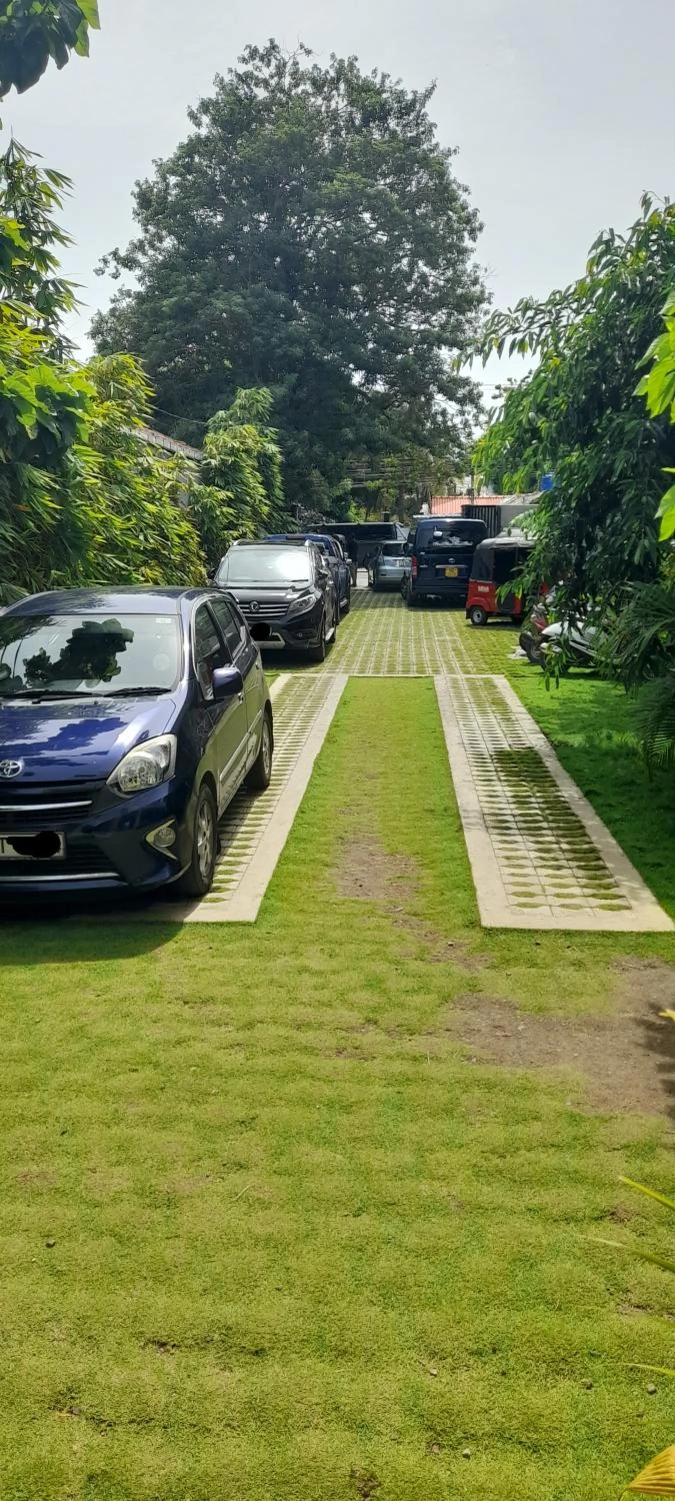 Parking in Surf Gangs Arugambay