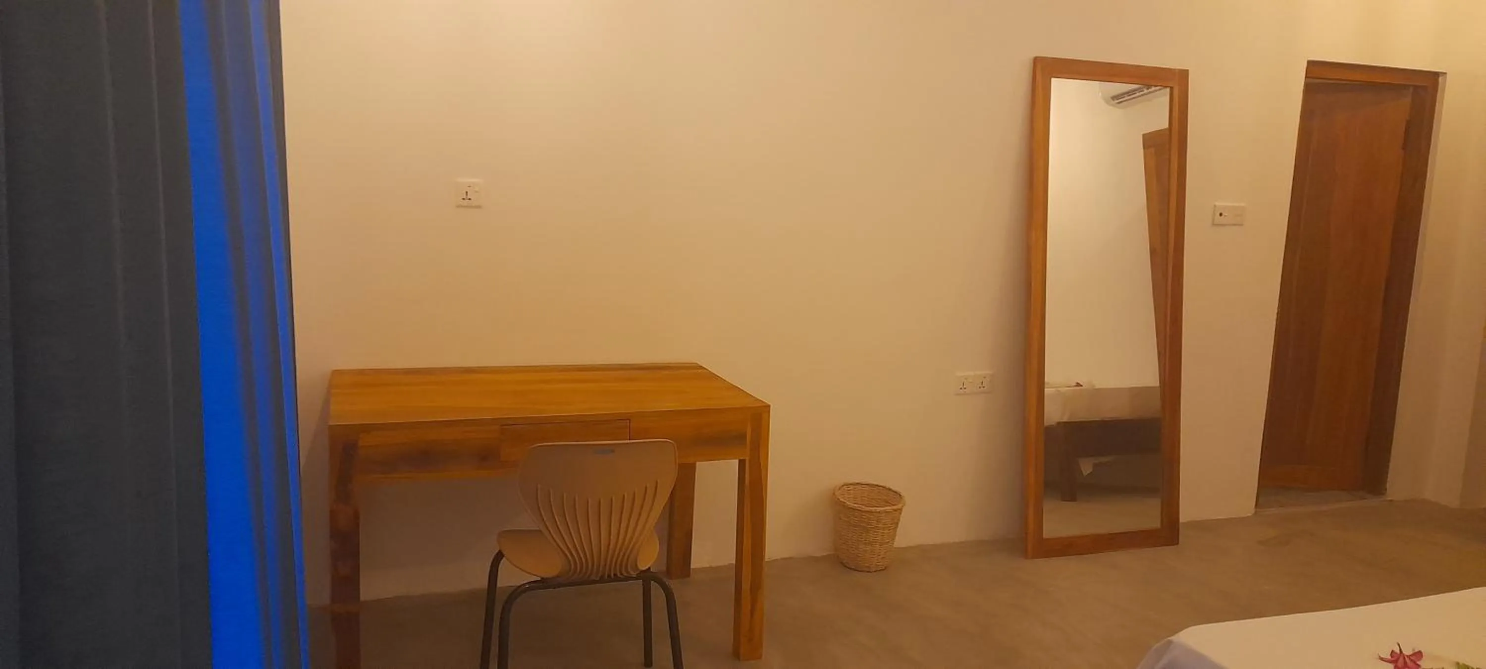 hair dresser in Surf Gangs Arugambay