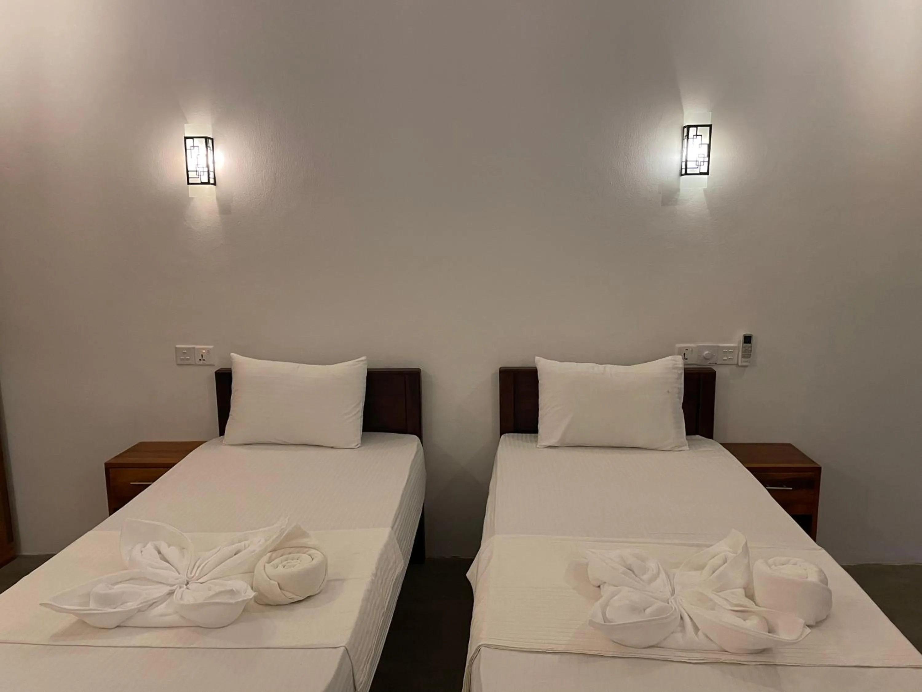 Bed in Surf Gangs Arugambay