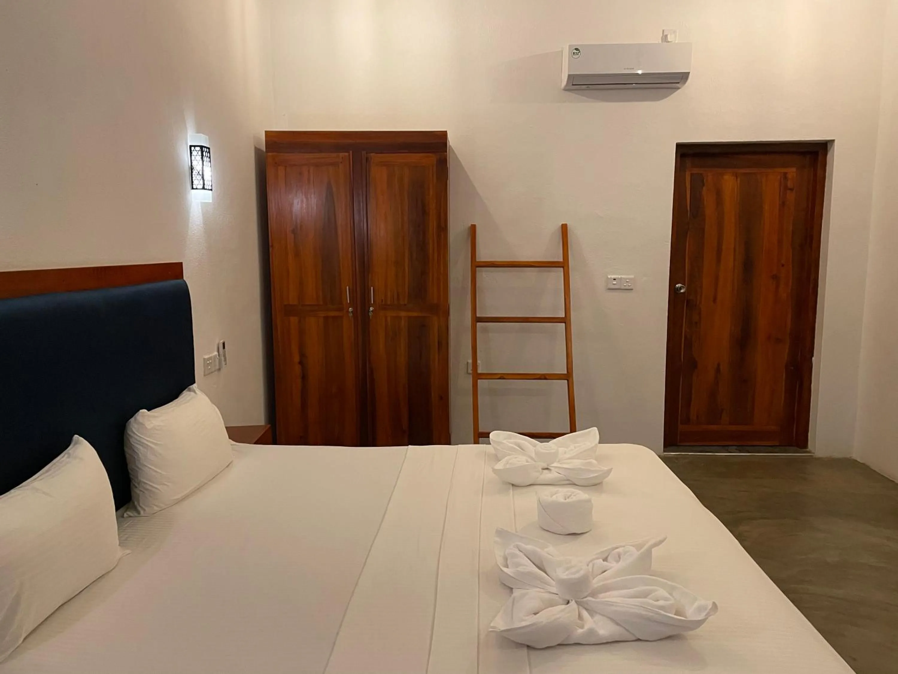 Bed in Surf Gangs Arugambay