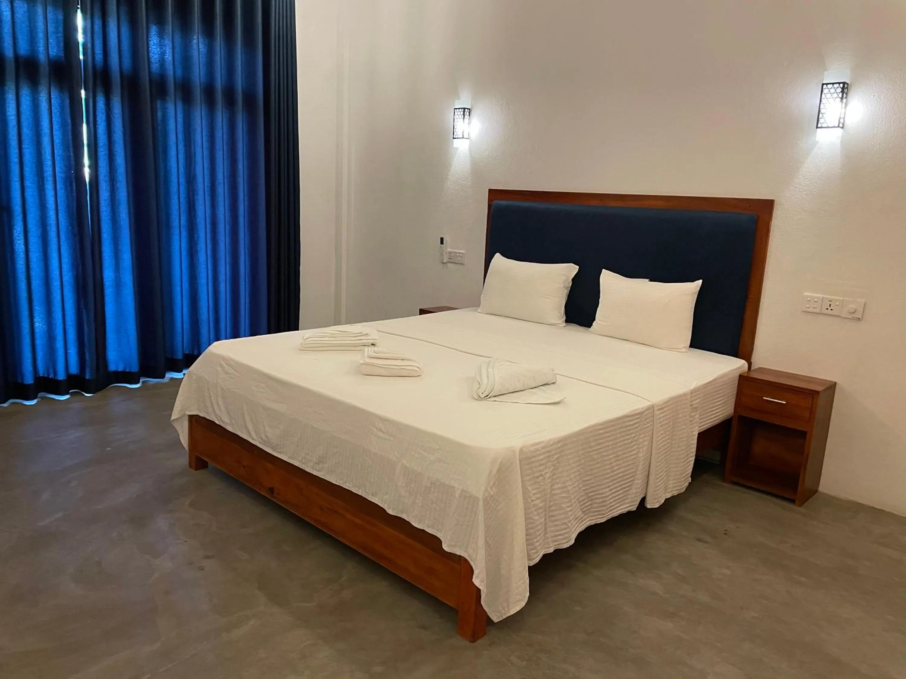 Photo of the whole room, Bed in Surf Gangs Arugambay