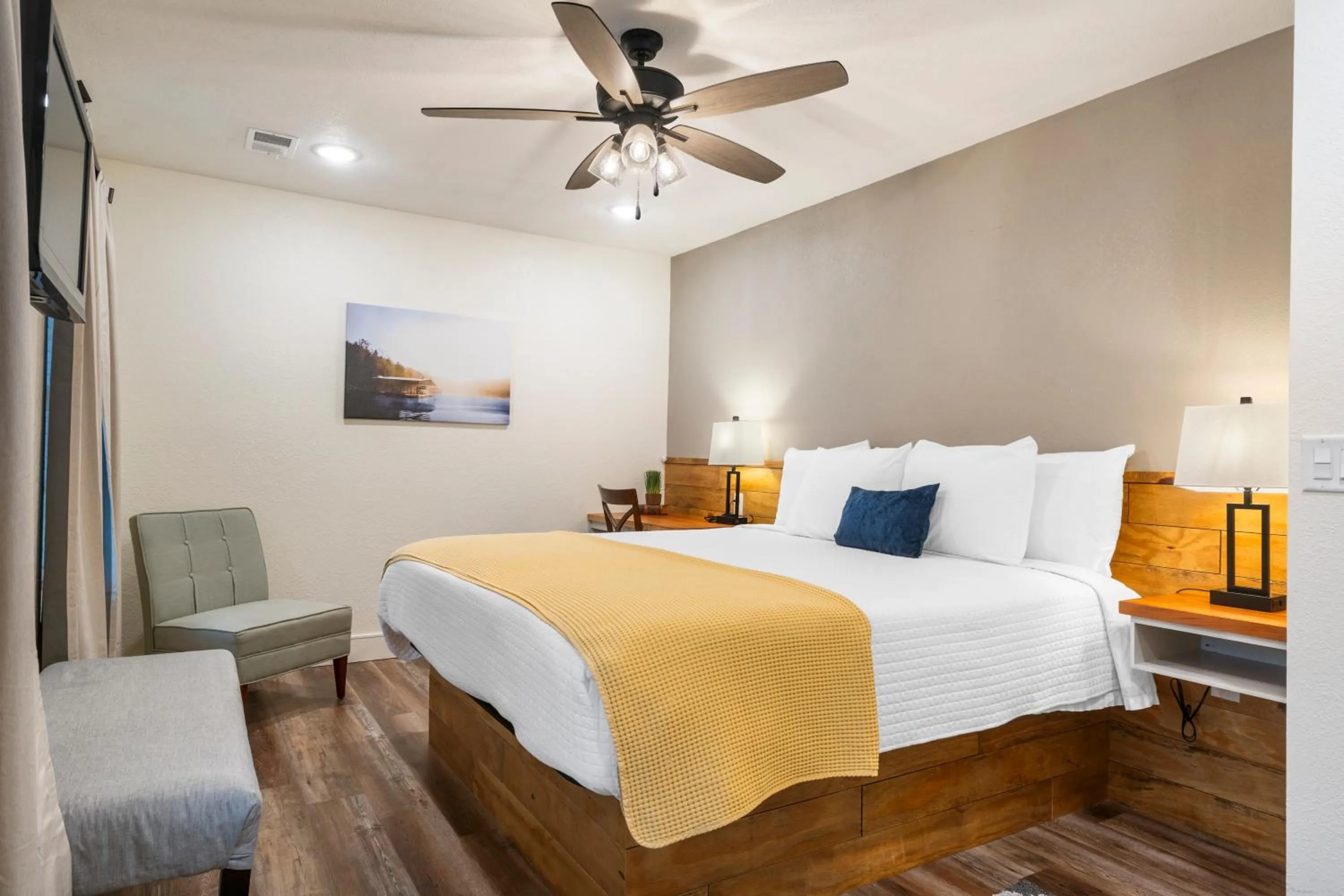 Bed in Autumn Creek Branson