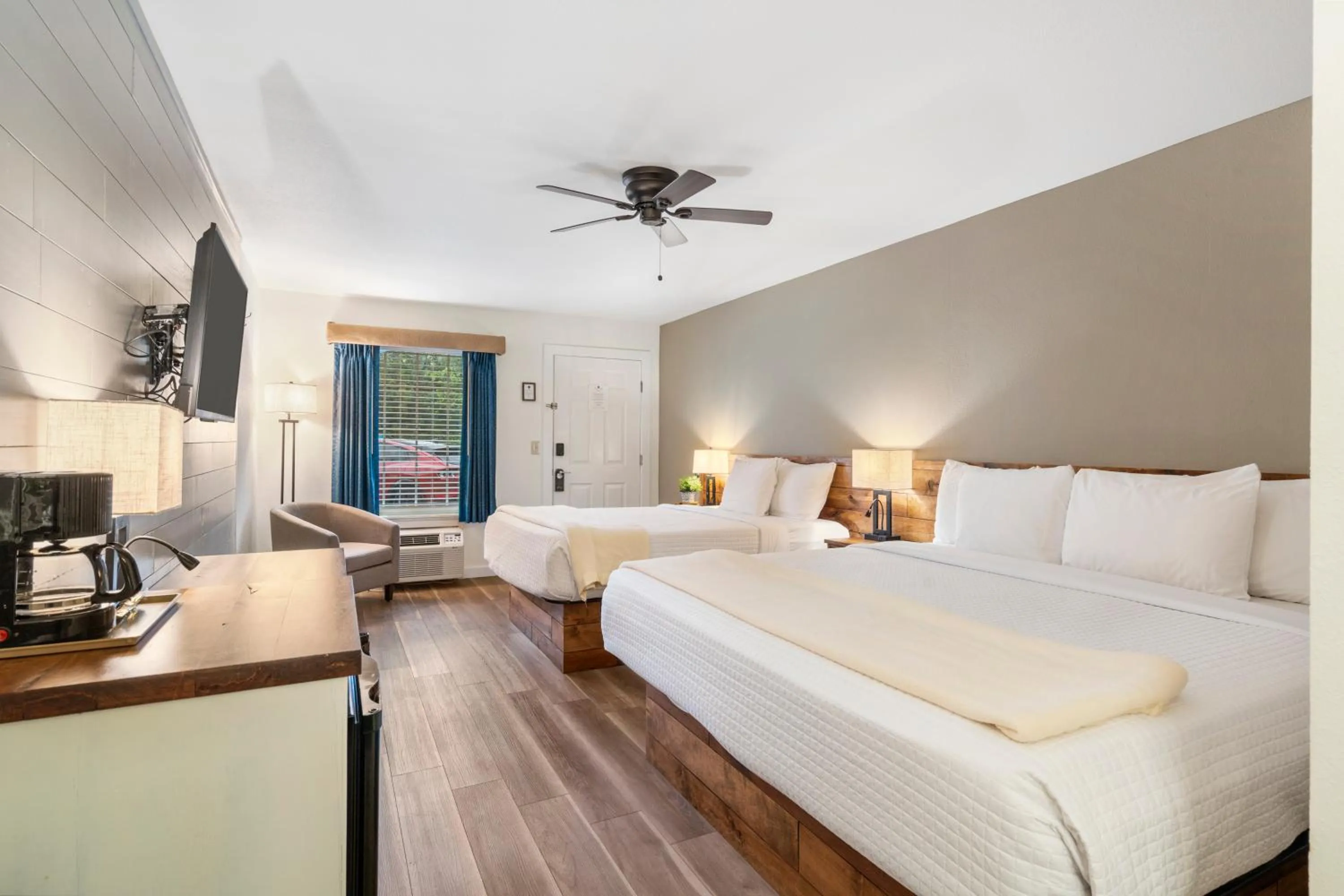 Bed in Autumn Creek Branson