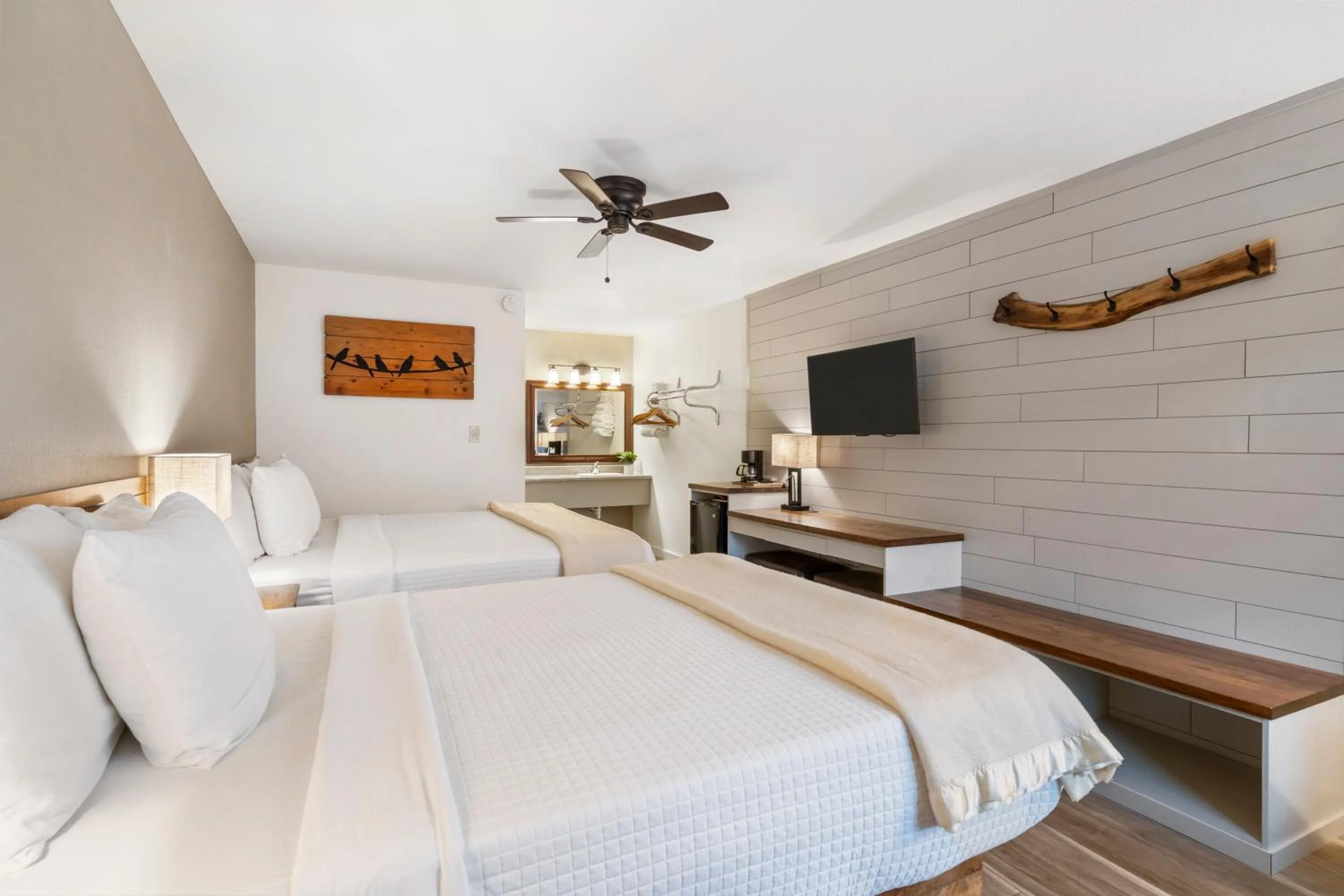 Bedroom, Bed in Autumn Creek Branson