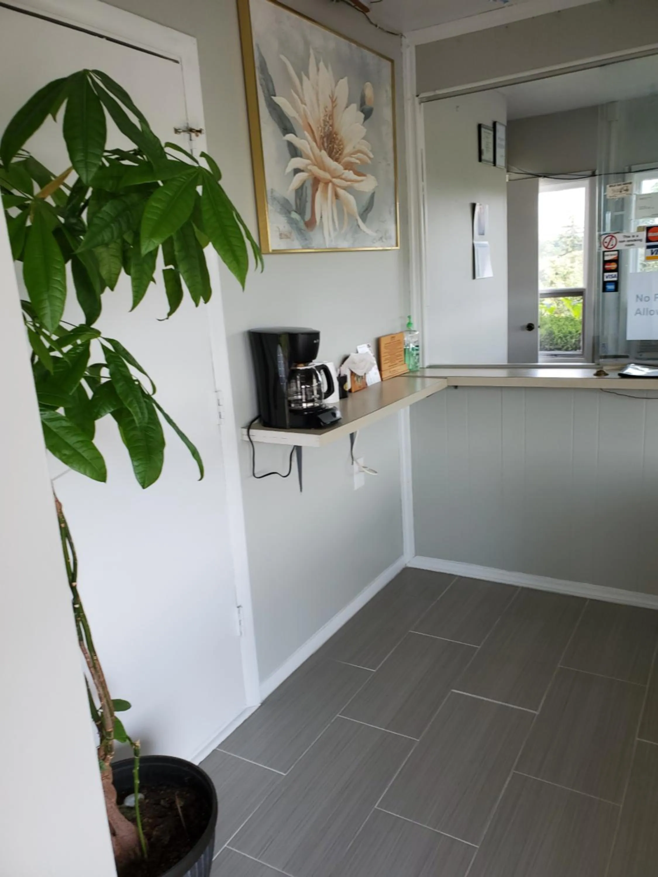 Coffee/tea facilities in Dollar Inn