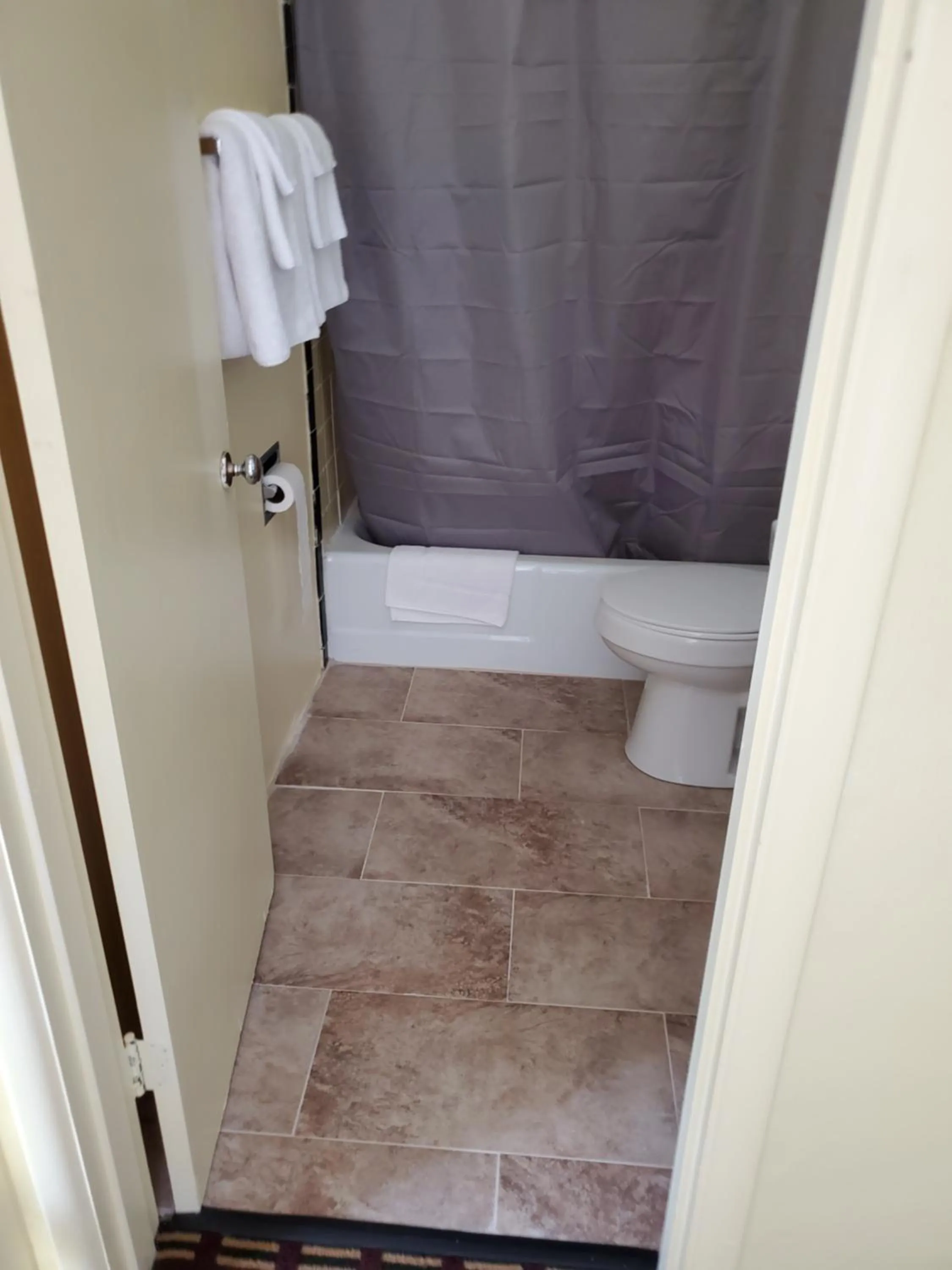 Bathroom in Dollar Inn