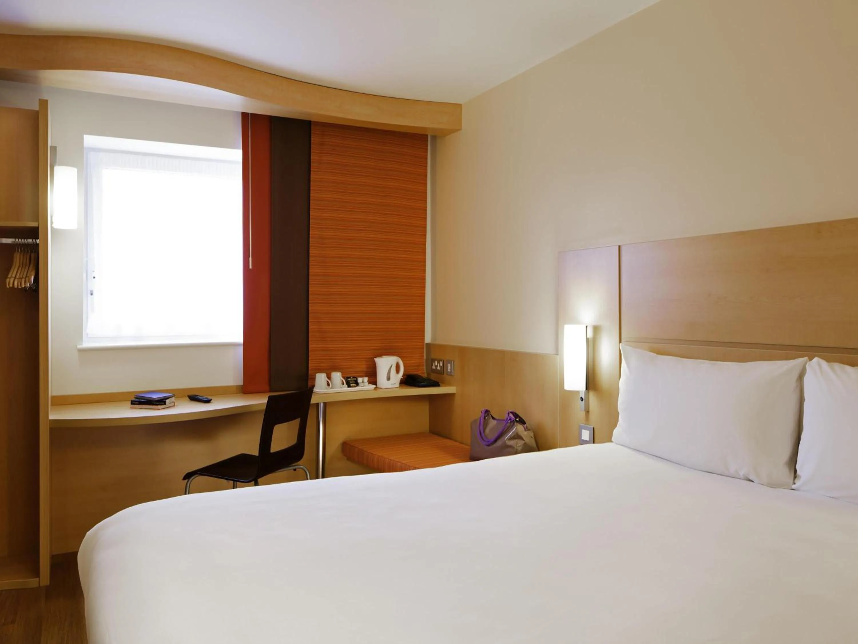 Bedroom, Bed in ibis London Shepherds Bush - Hammersmith