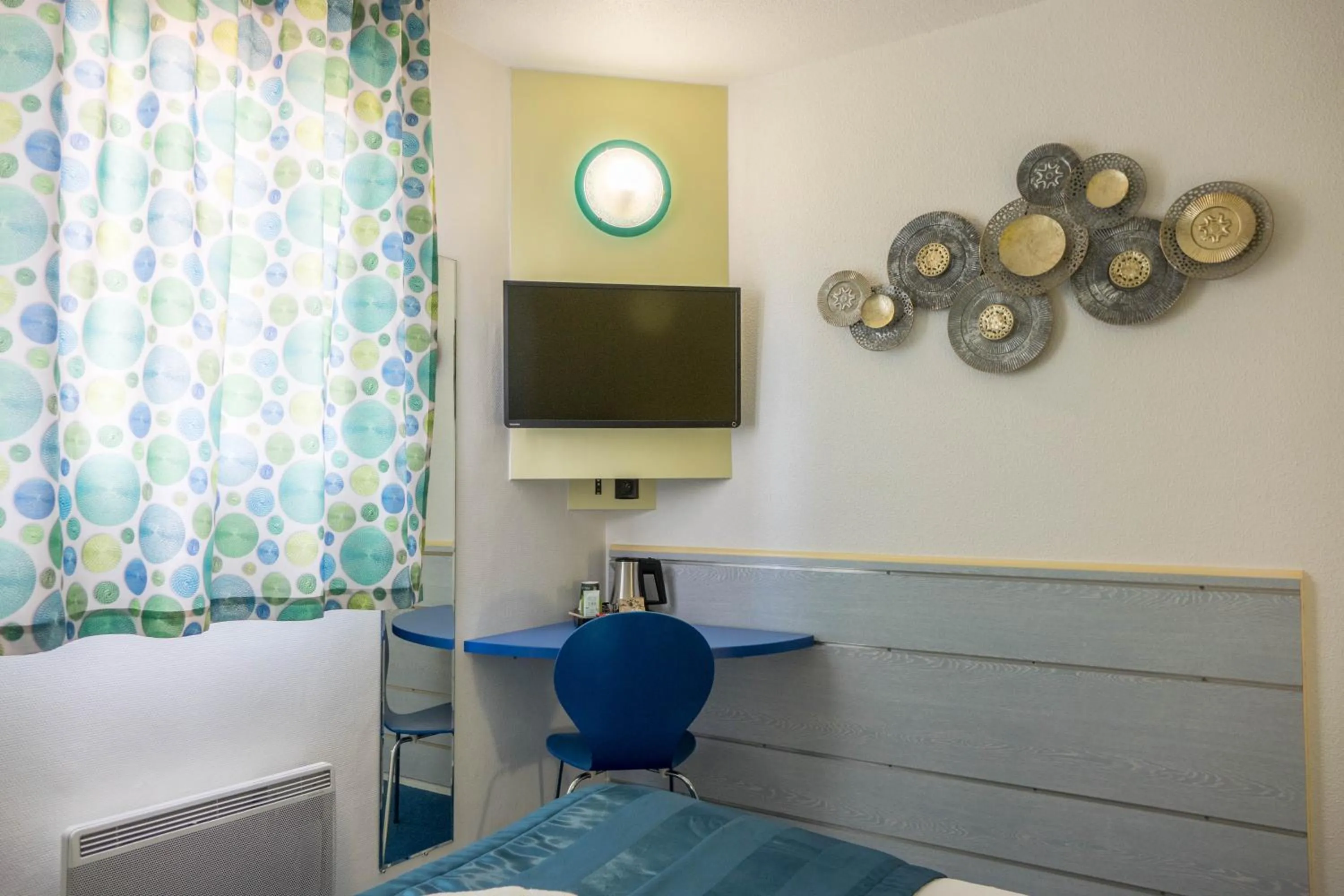 TV and multimedia, Bed in As Hotel Orléans Nord Artenay