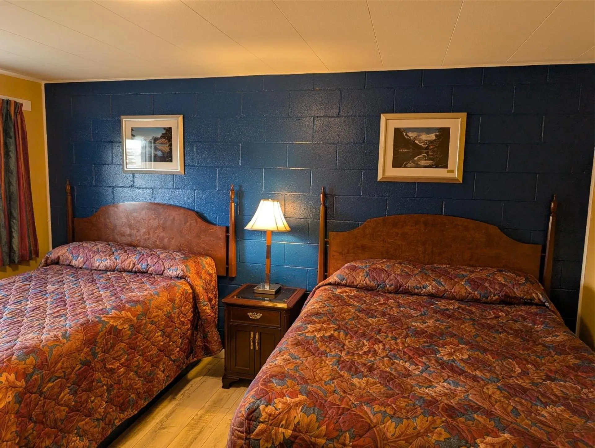 Bed in Gold Pan Motel