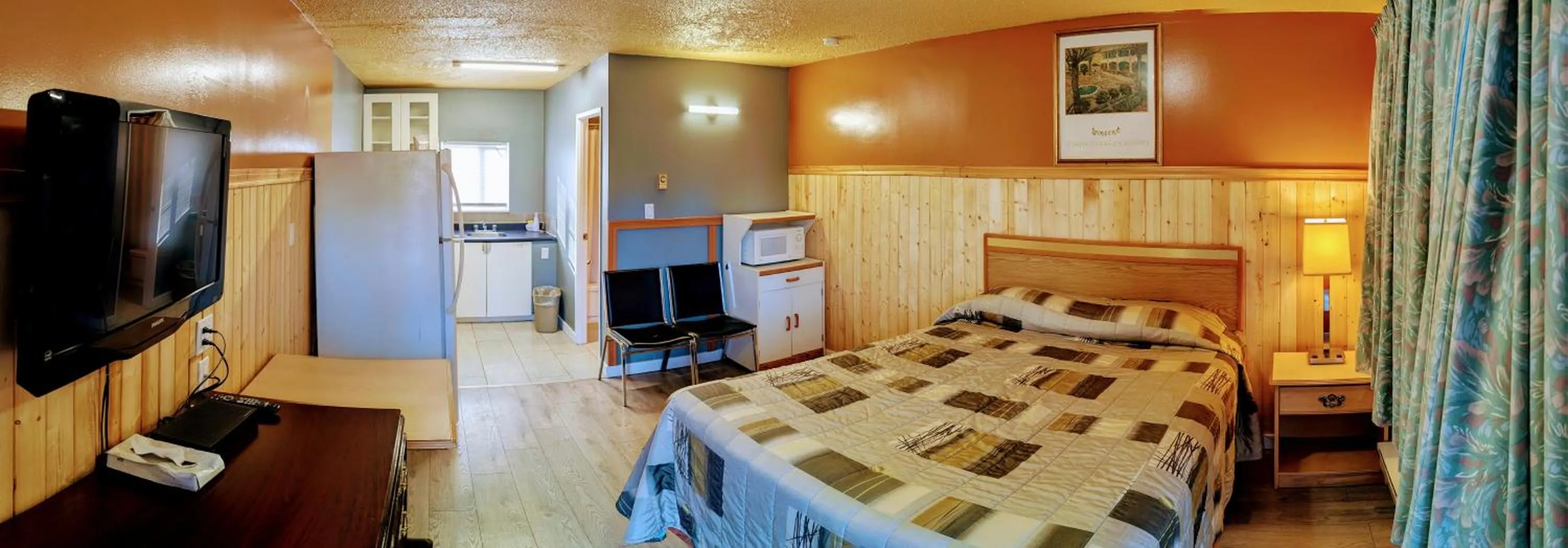 Bed in Gold Pan Motel