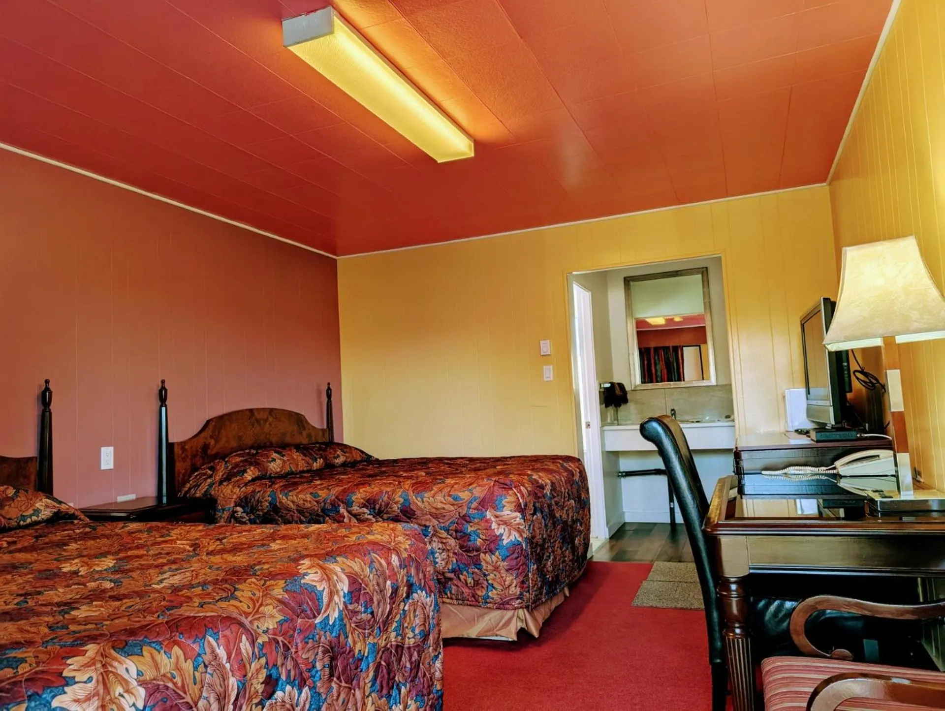 Bed in Gold Pan Motel