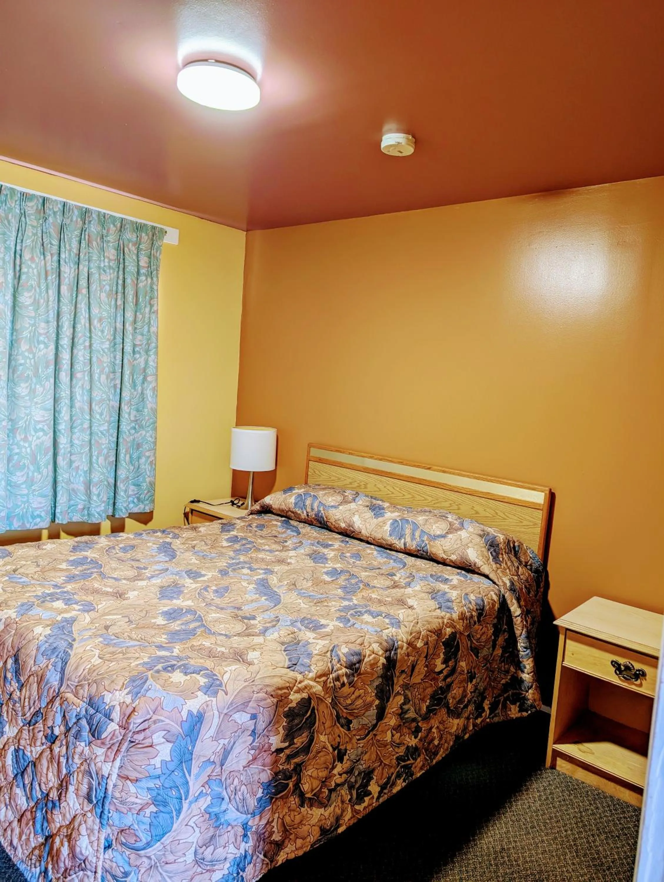 Bed in Gold Pan Motel