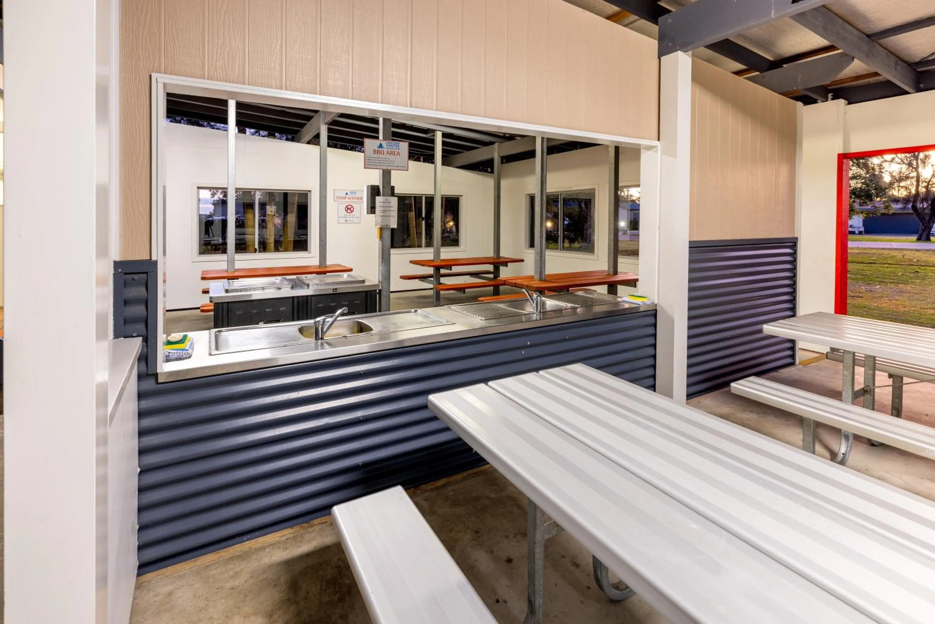 BBQ facilities in Lakeside Forster Holiday Park