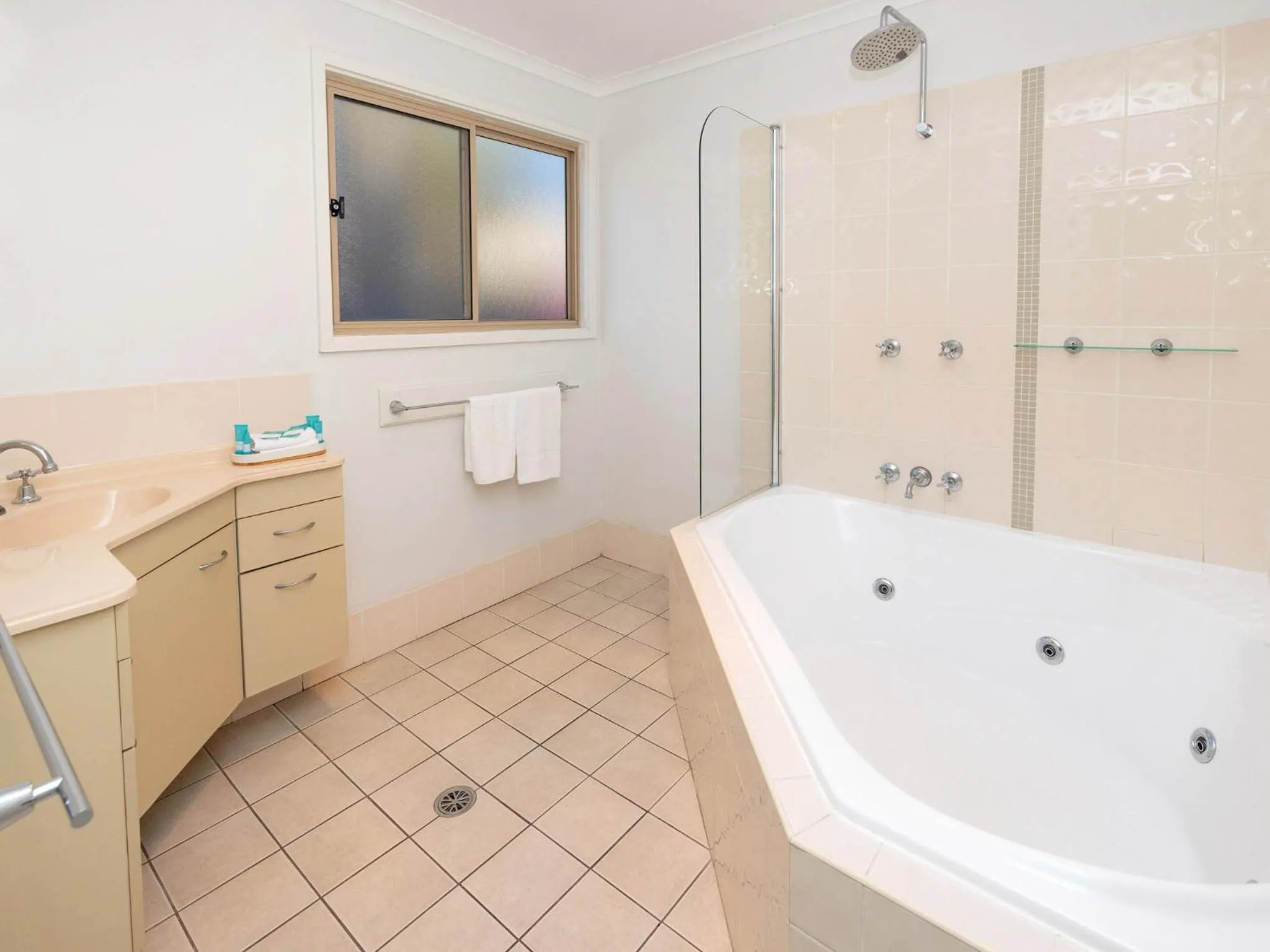 Bathroom in Lakeside Forster Holiday Park