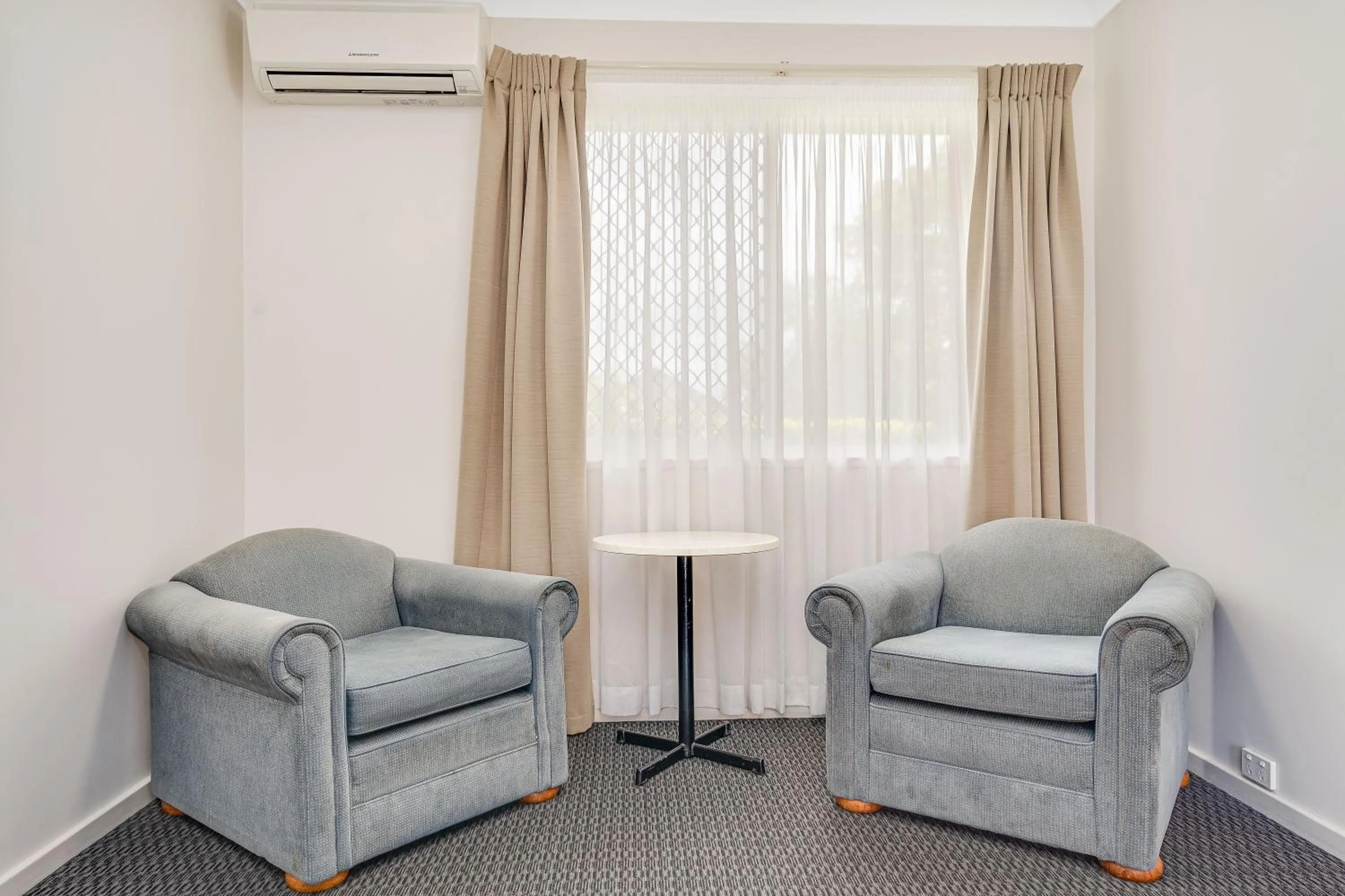Seating area in Cosmo Motel Adamstown