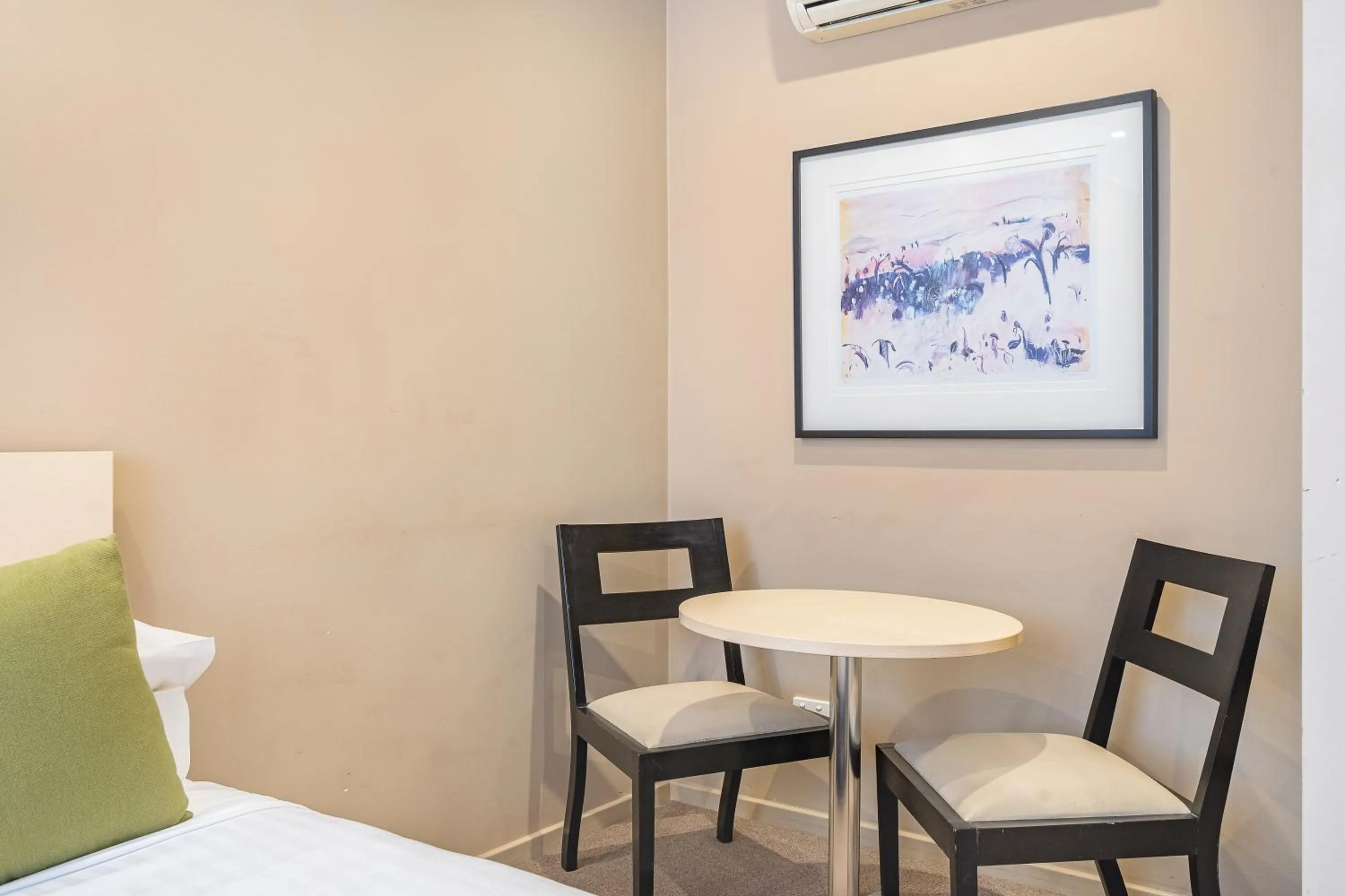 Bedroom, Bed in Cosmo Motel Adamstown