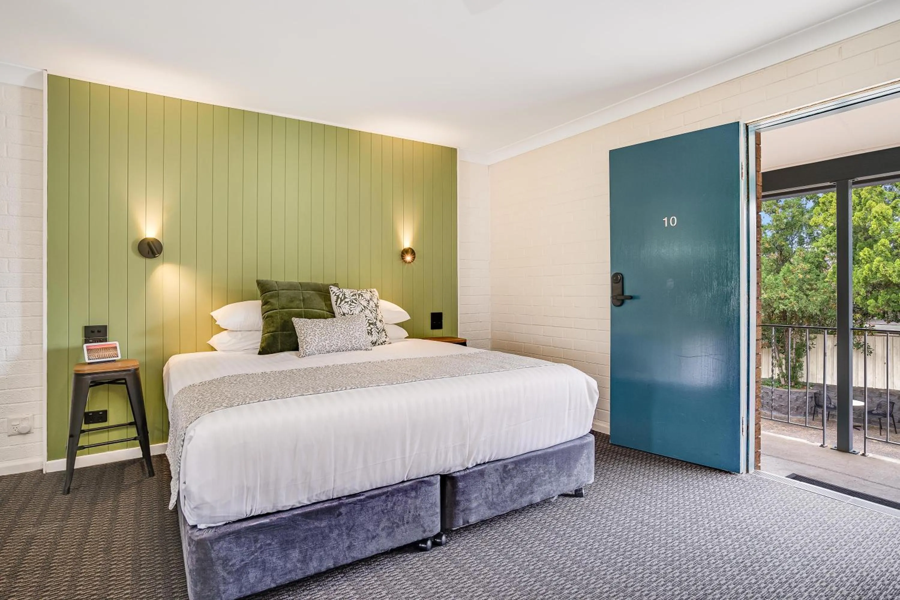 Bed in Cosmo Motel Adamstown