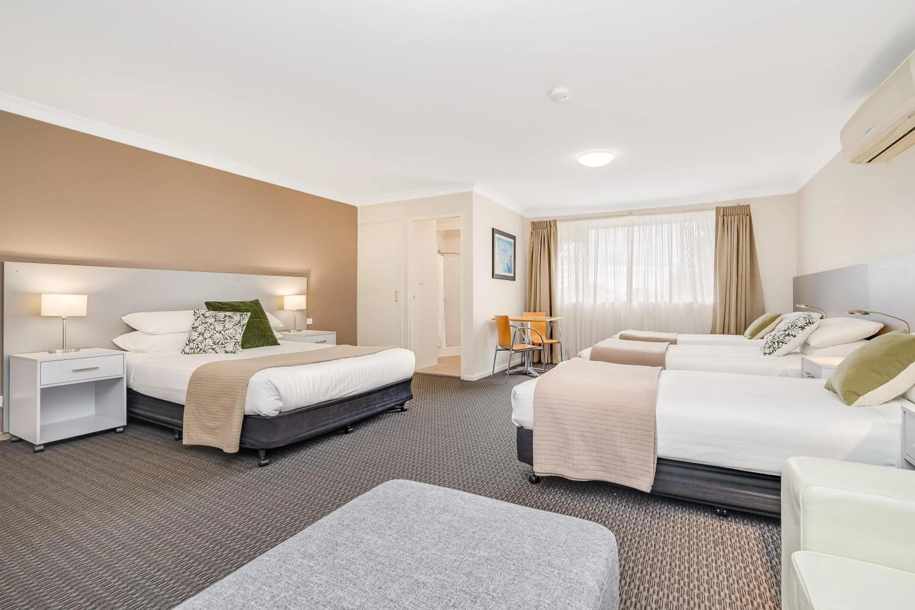 Bed in Cosmo Motel Adamstown