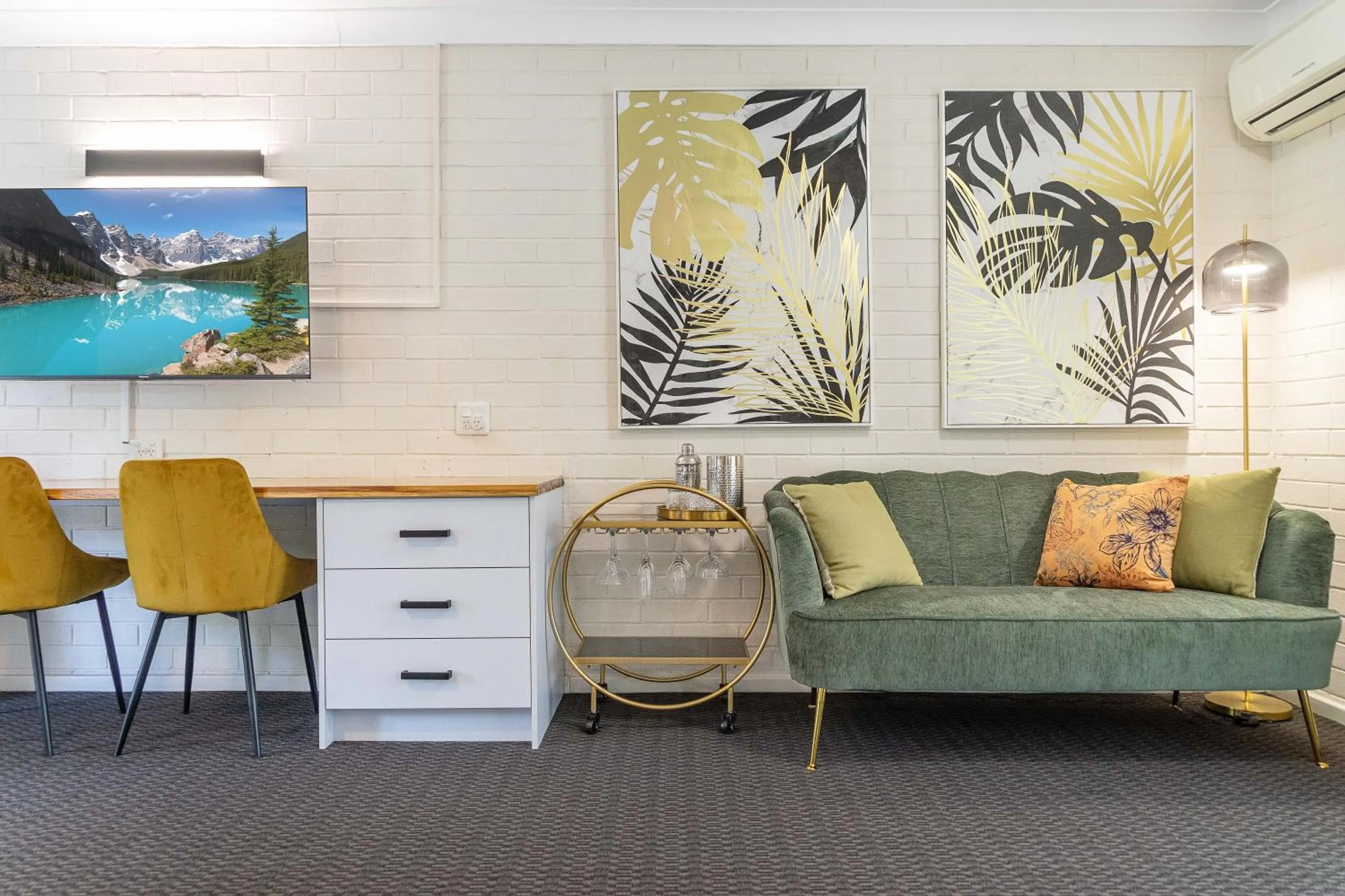 Seating area in Cosmo Motel Adamstown